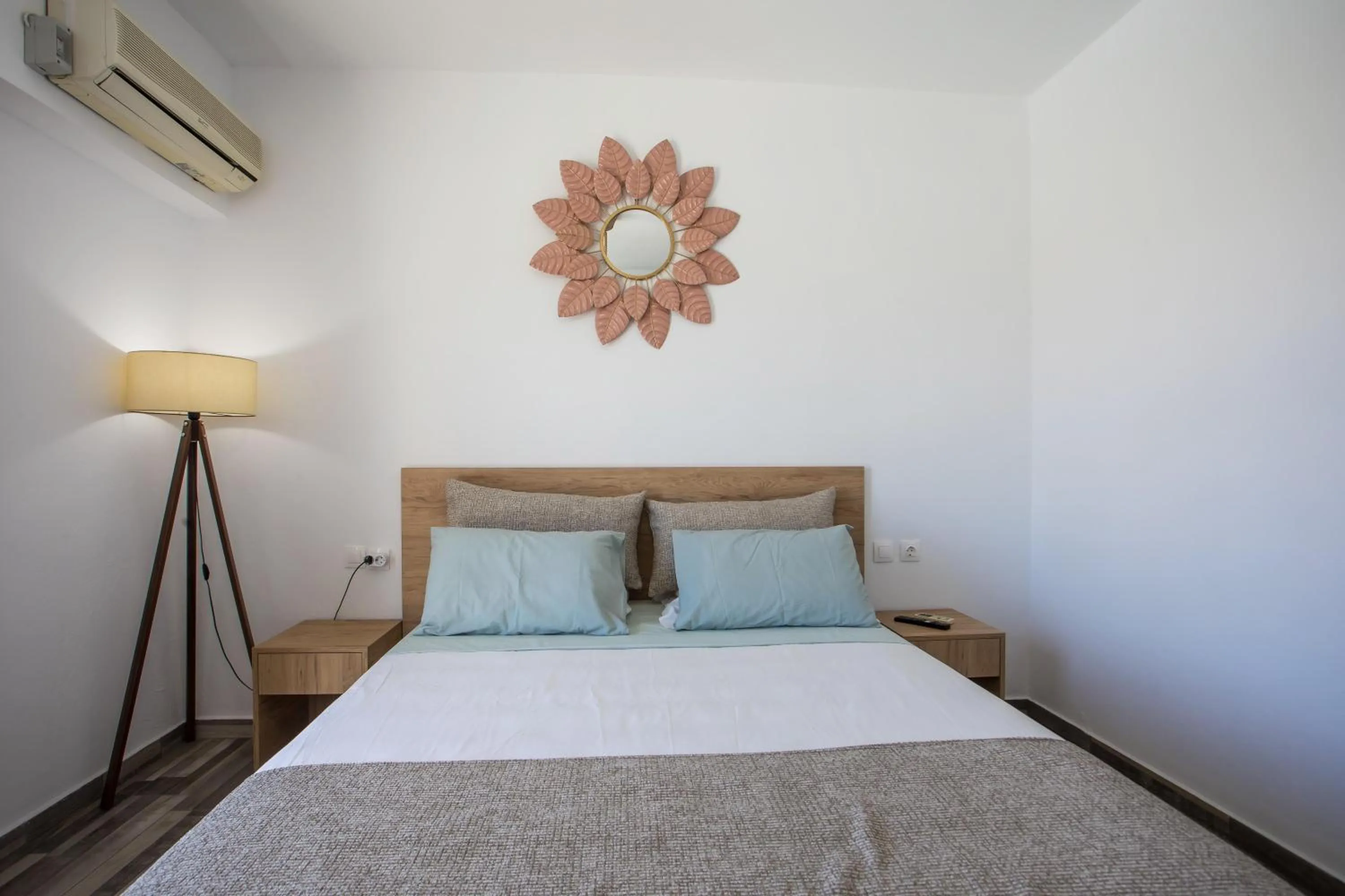 Bed in Lisabeth Apartments