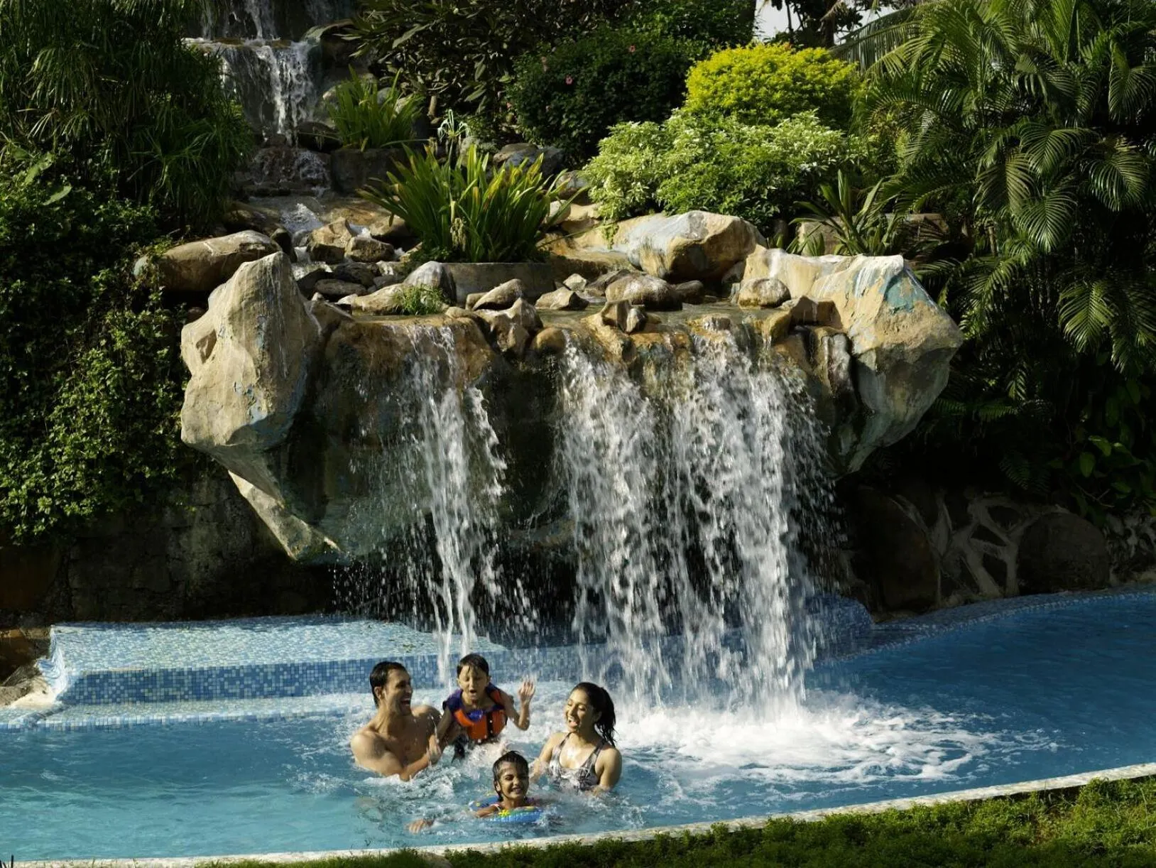 Swimming pool in The Retreat Hotel & Convention Centre