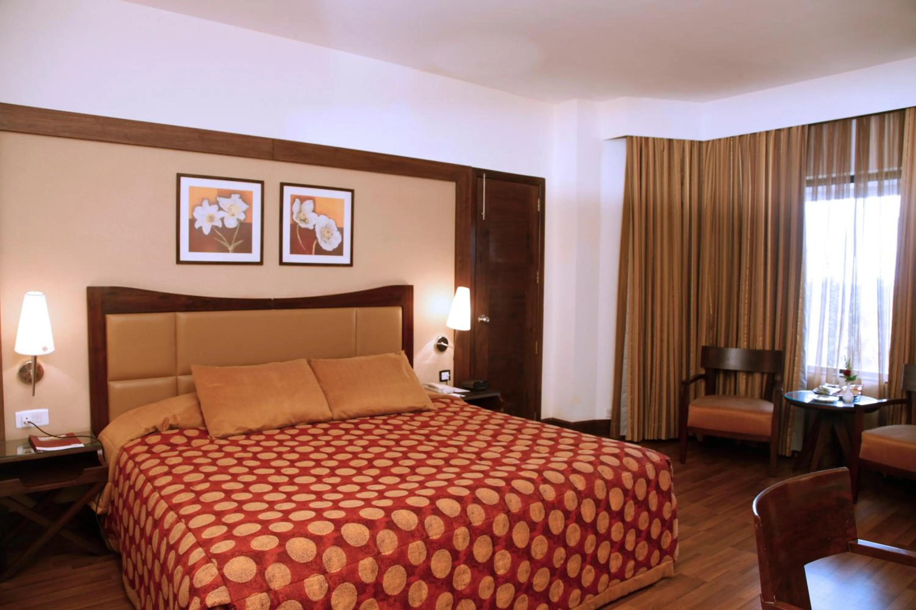 Bed in The Retreat Hotel & Convention Centre