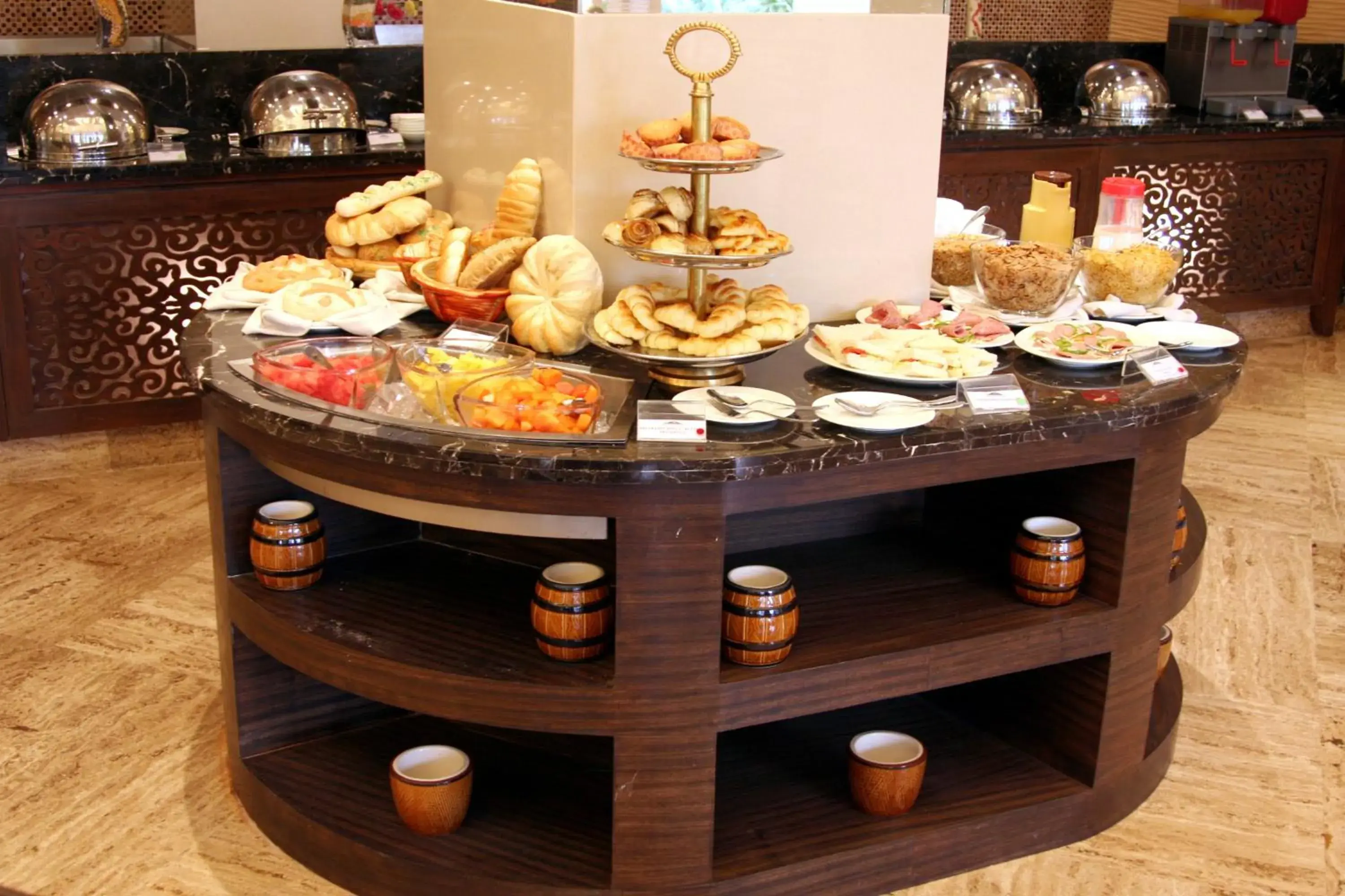 Food and drinks in The Retreat Hotel & Convention Centre Food and drinks in The Retreat Hotel & Convention Centre