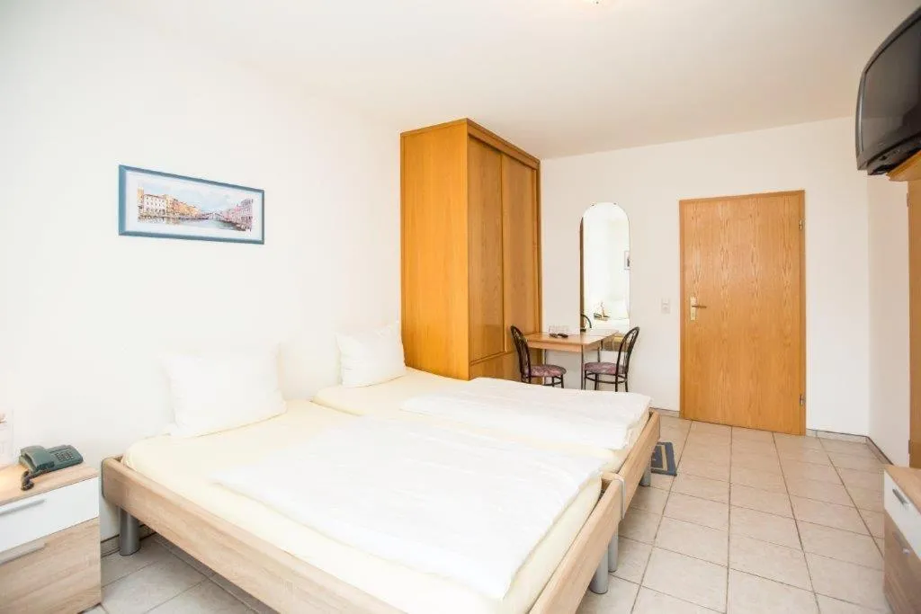 Bed in Hotel Pizzeria VENEZIA