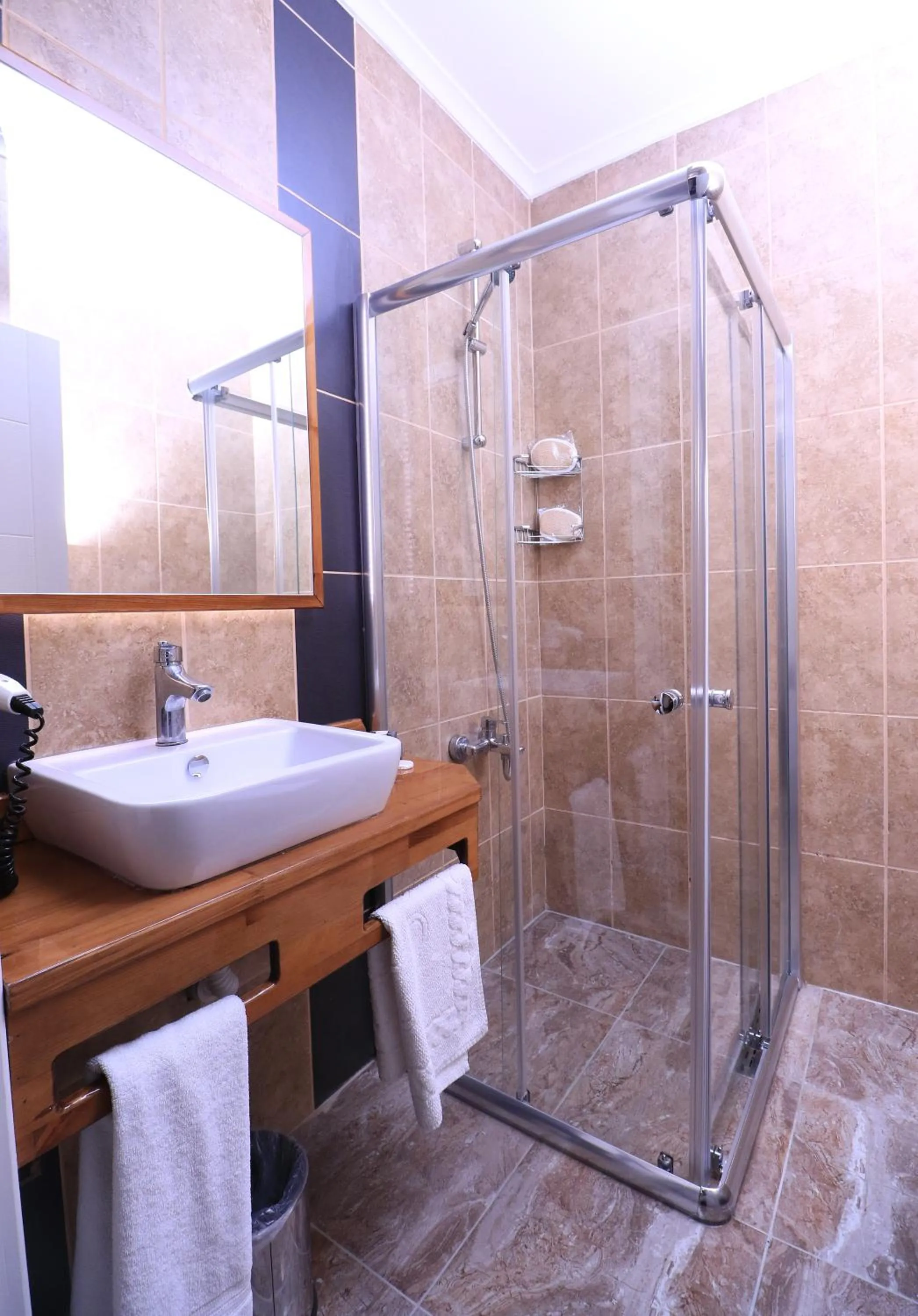 Shower in Marvell City Otel