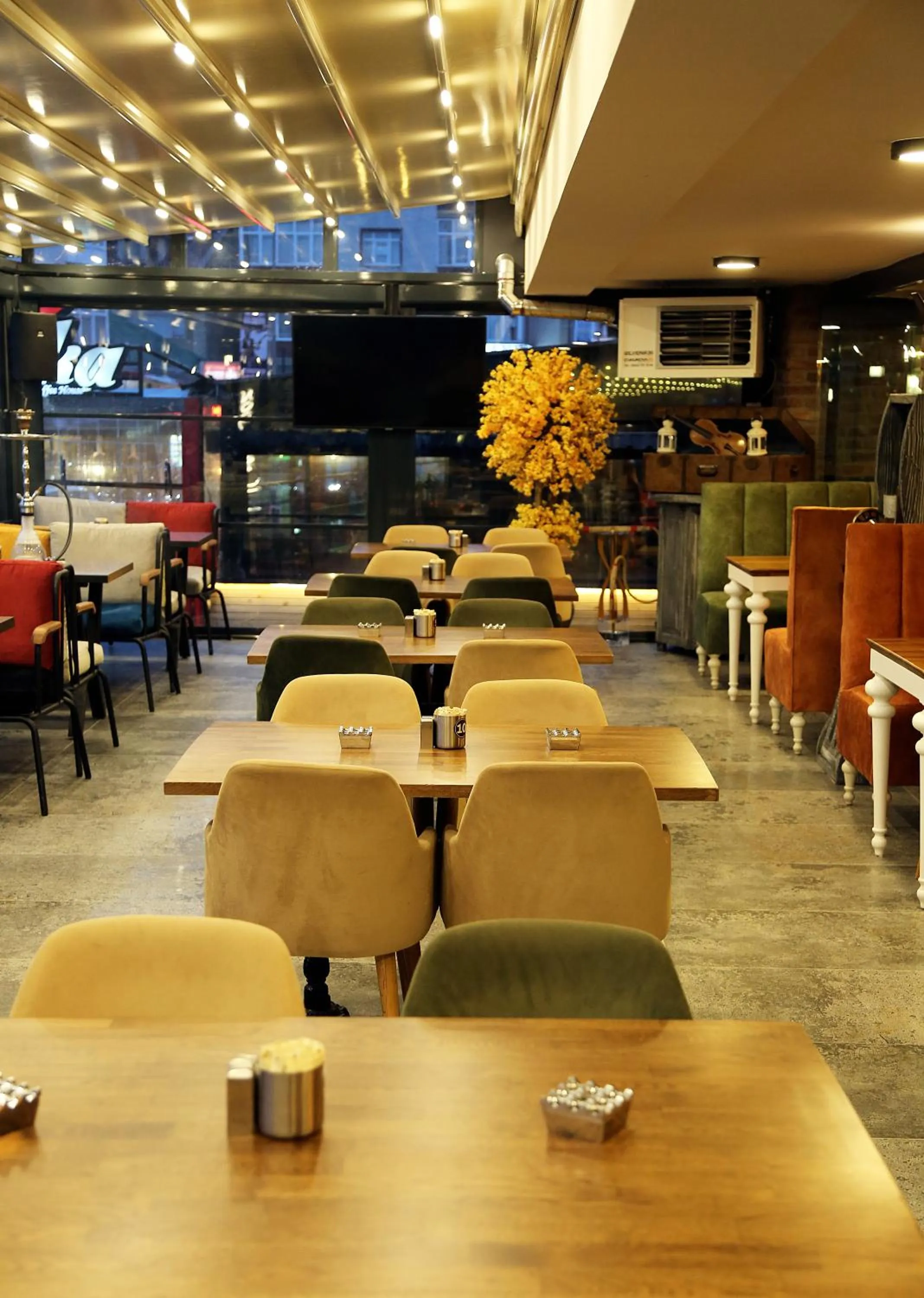 Restaurant/places to eat in Marvell City Otel