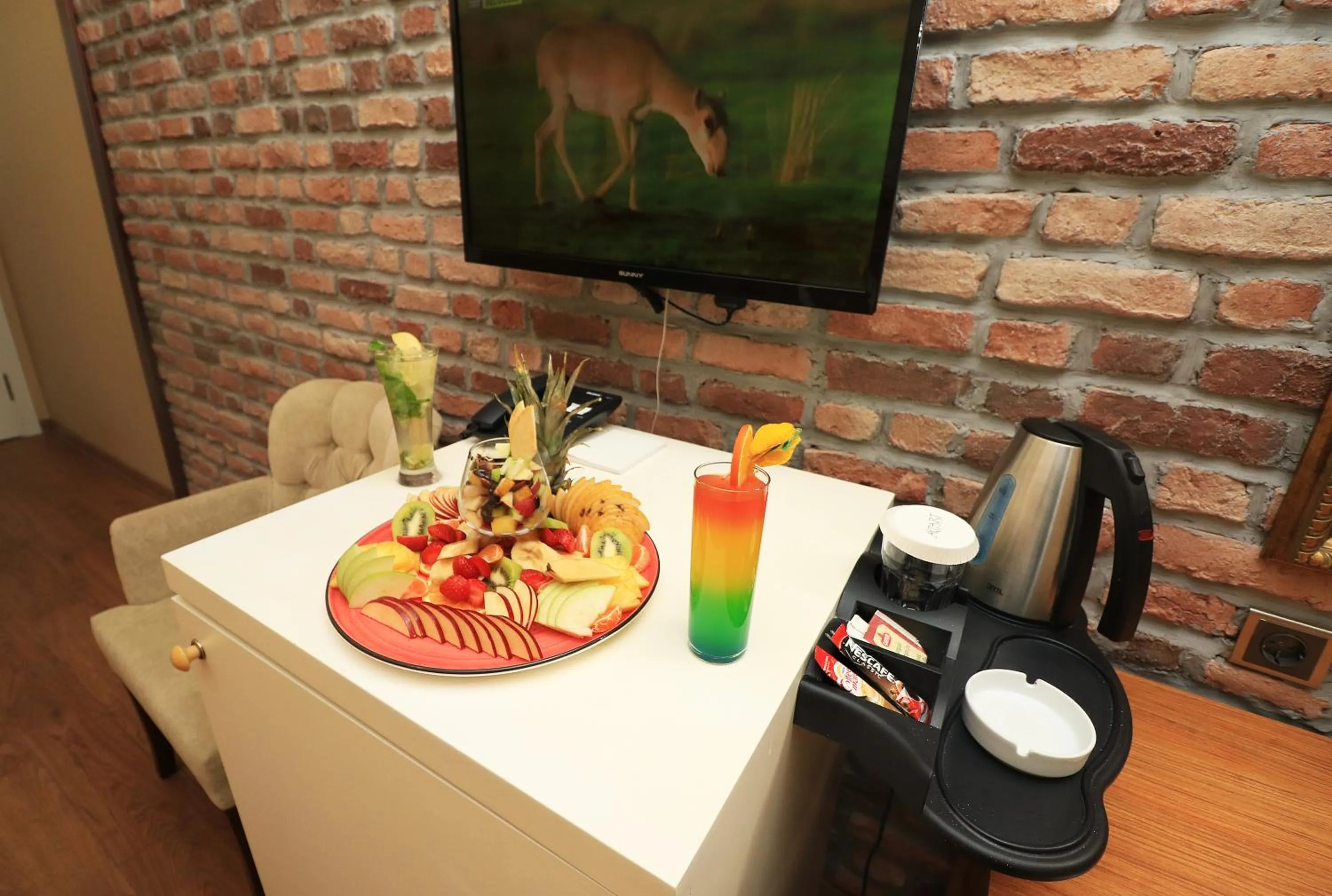 Communal lounge/ TV room in Marvell City Otel