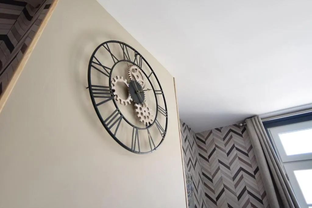 Decorative detail in La cour des grands