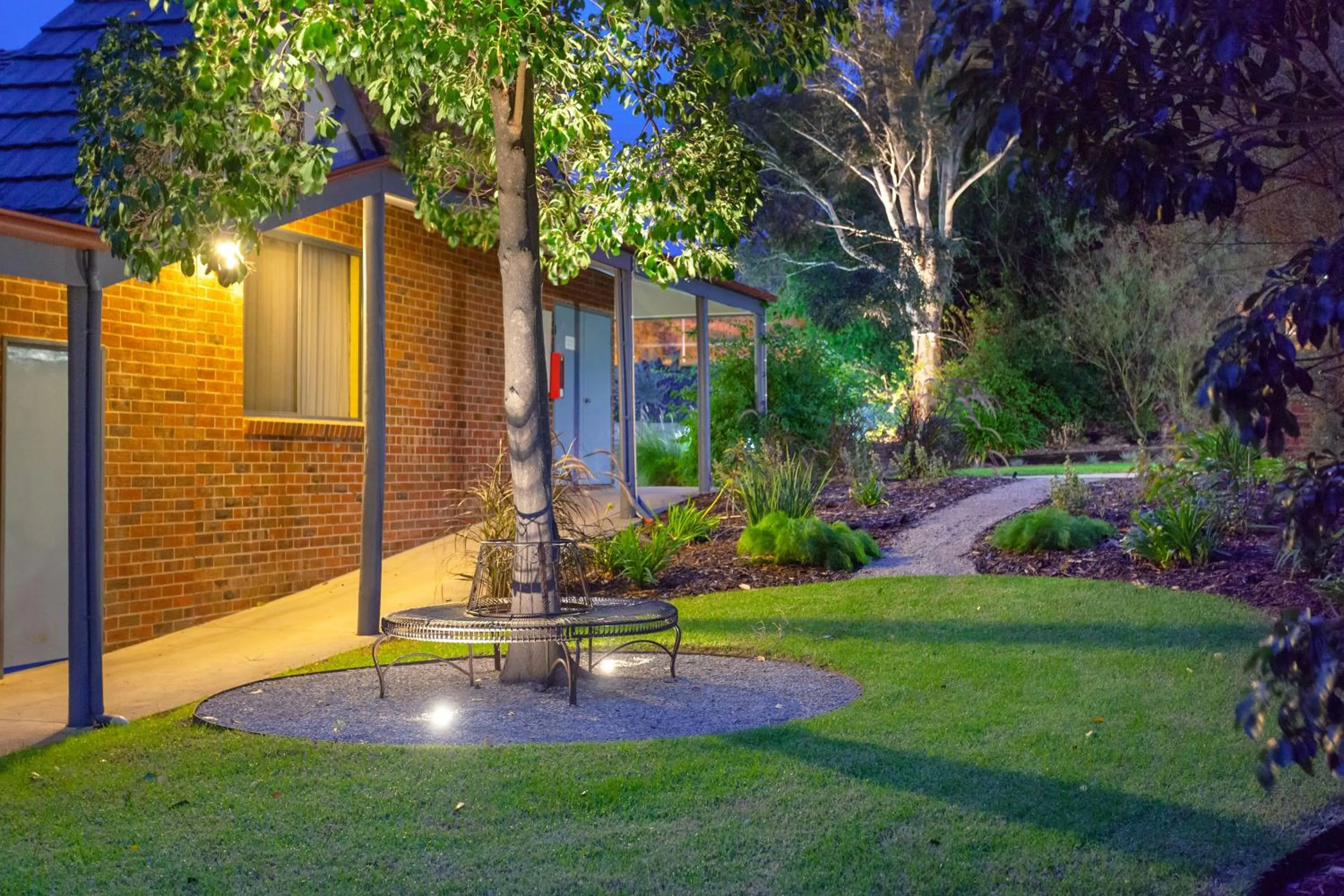 Garden in Blazing Stump Motel & Suites