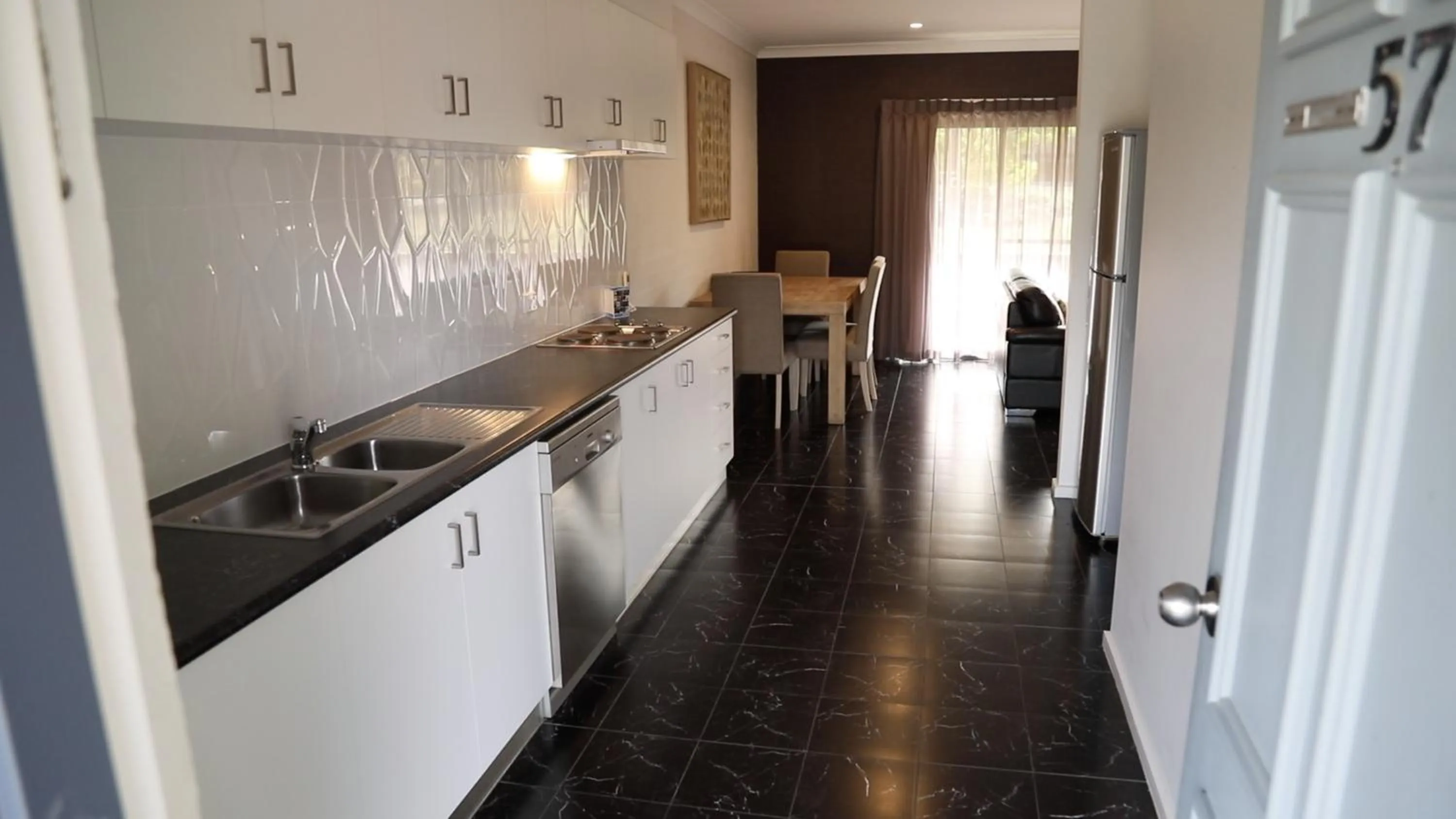 Kitchen or kitchenette in Blazing Stump Motel & Suites