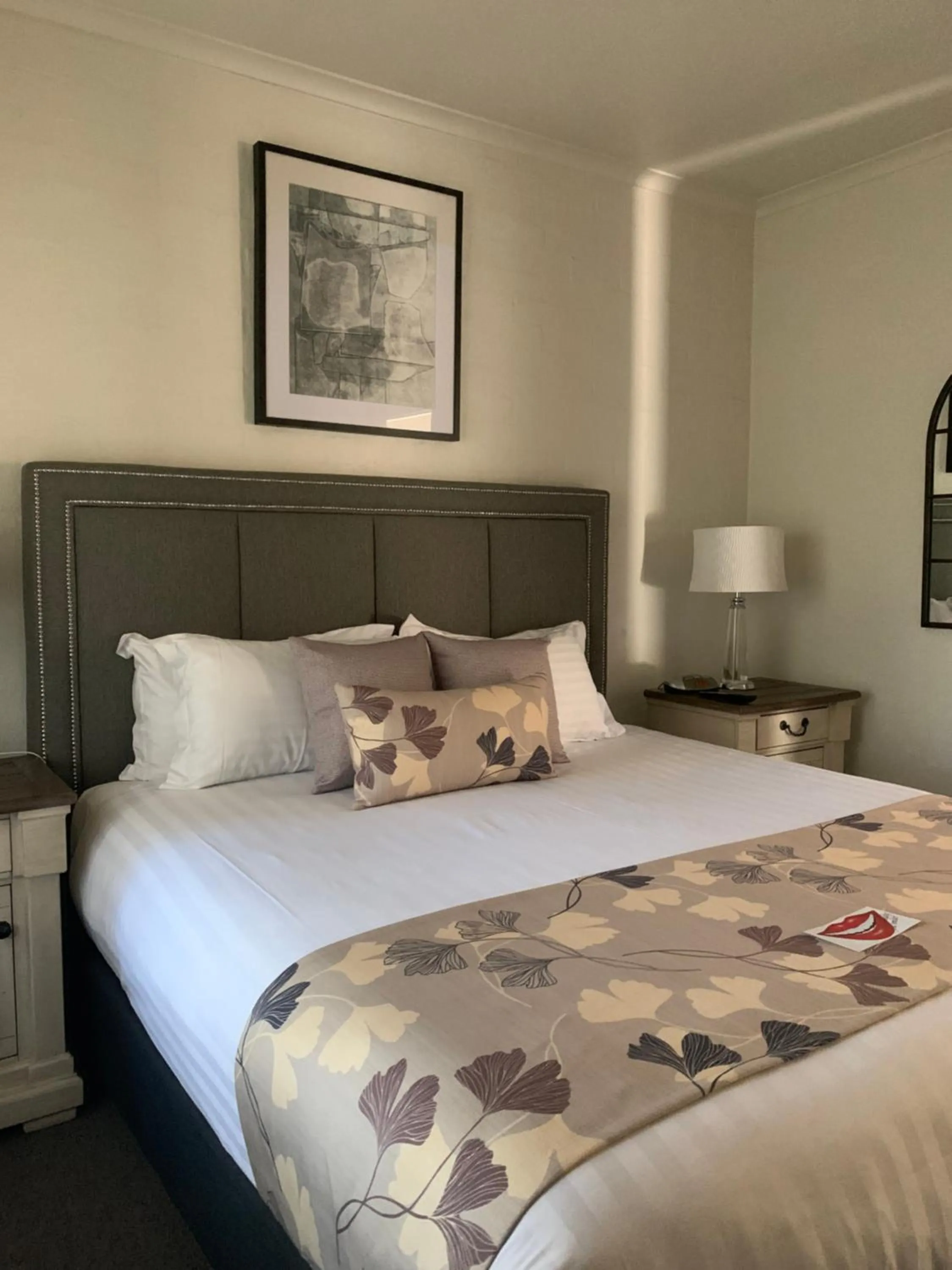 Bedroom, Bed in Blazing Stump Motel & Suites