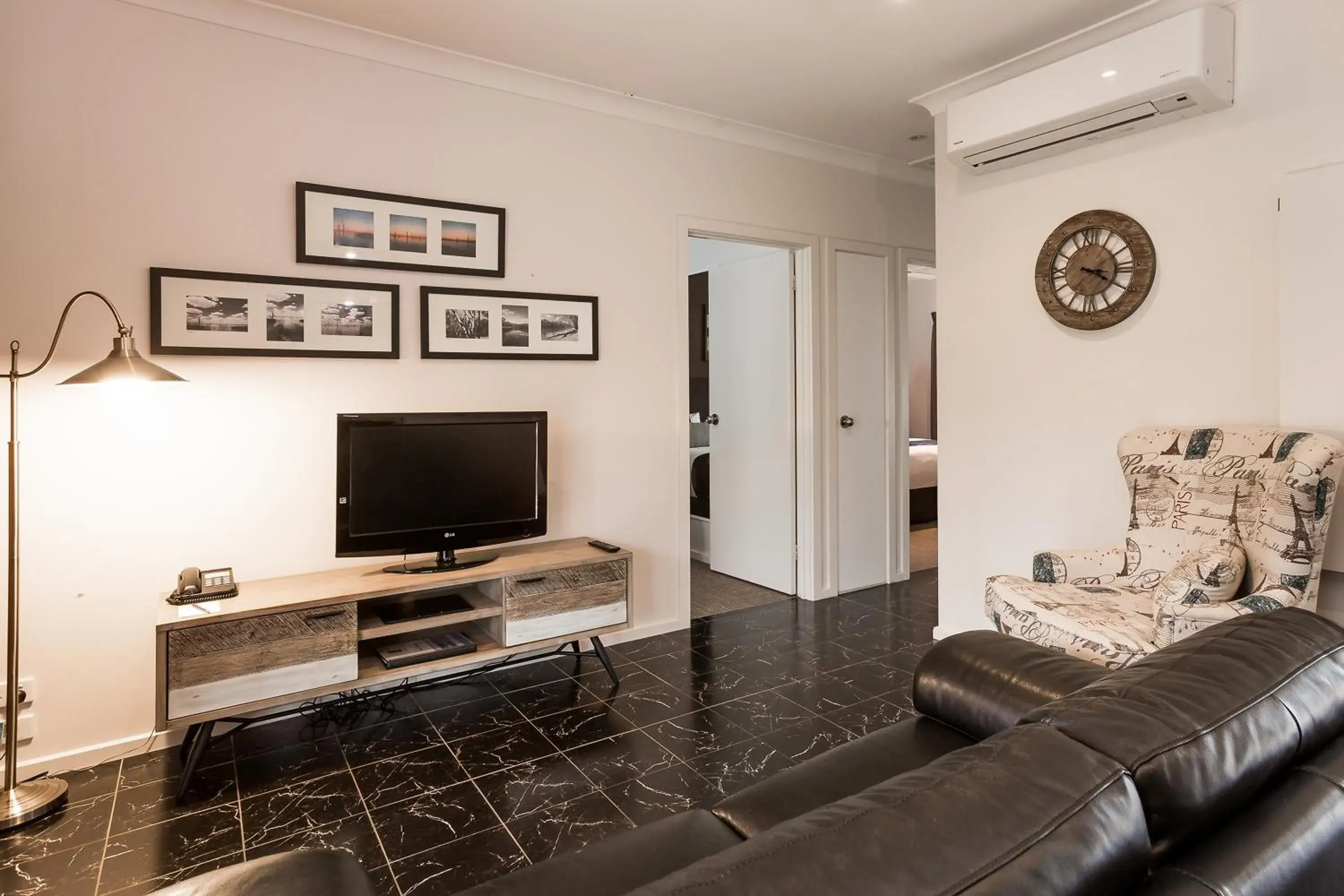 Two-Bedroom Apartment with Spa Bath in Blazing Stump Motel & Suites Two-Bedroom Apartment with Spa Bath in Blazing Stump Motel & Suites