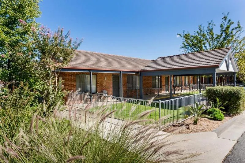 Property building in Blazing Stump Motel & Suites