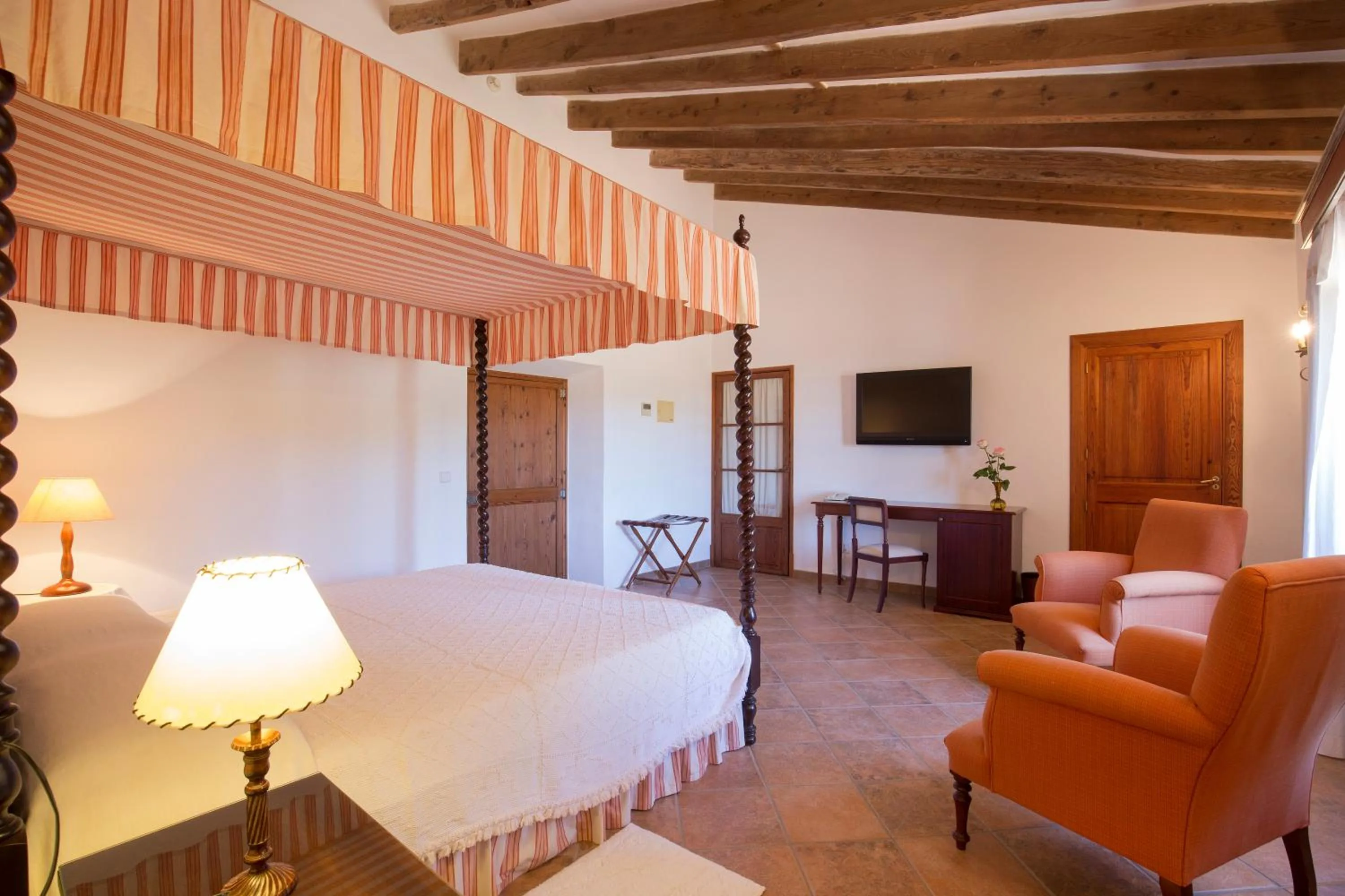 Photo of the whole room, Bed in Hotel Son Cosmet