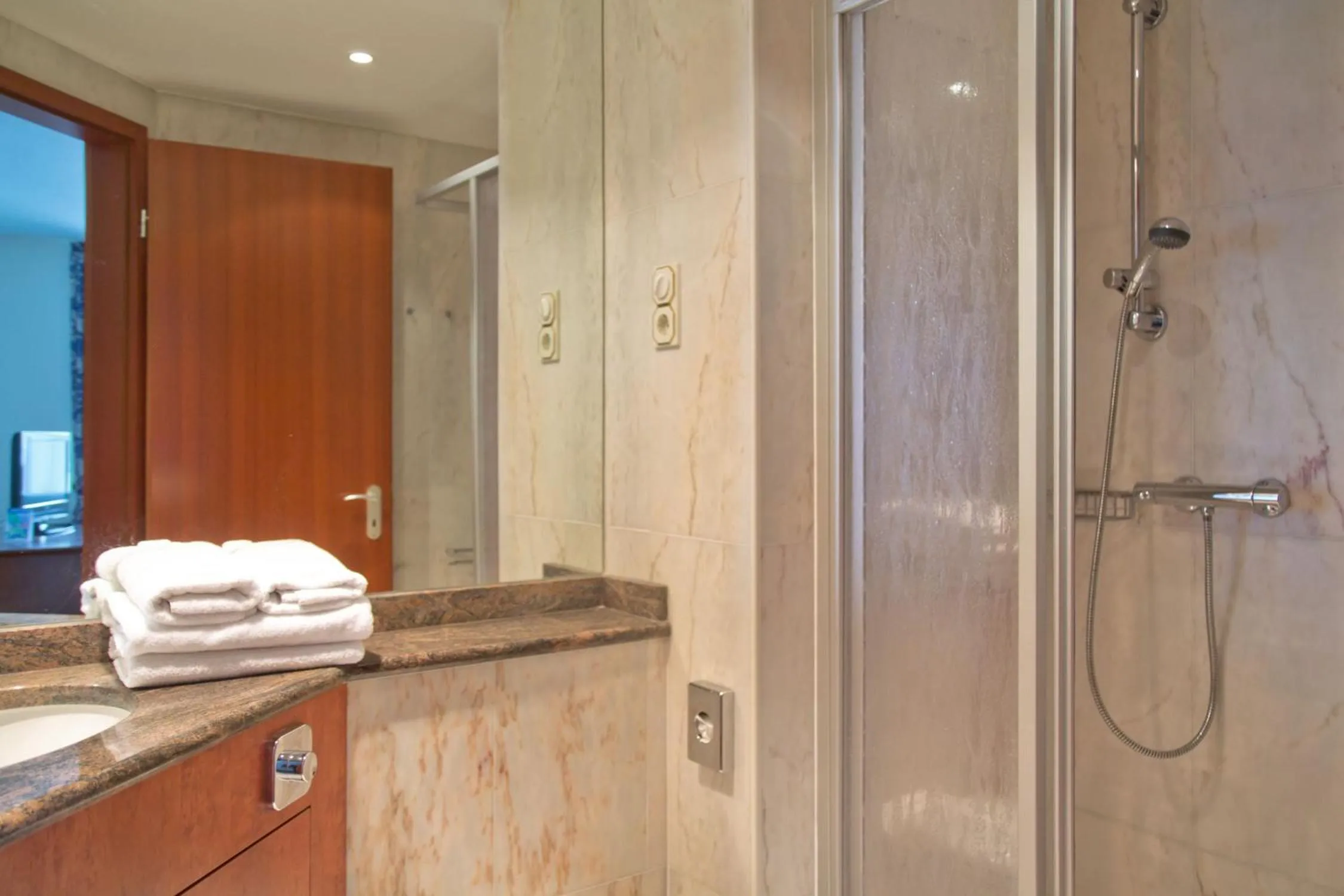 Bathroom in SEETELHOTEL Ostseeresidenz Bansin