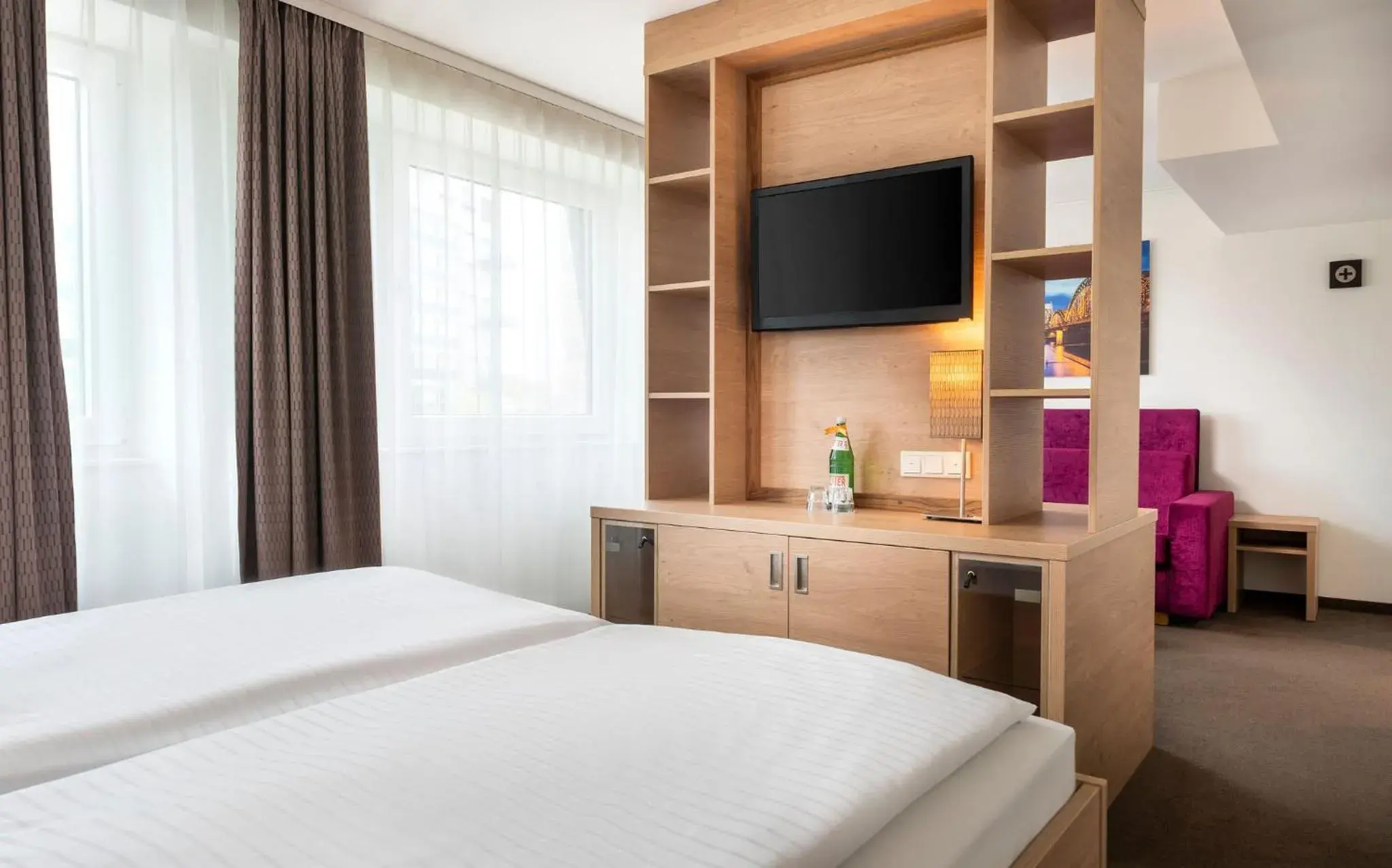 Photo of the whole room, Bed in Stadthotel am Römerturm Photo of the whole room, Bed in Stadthotel am Römerturm