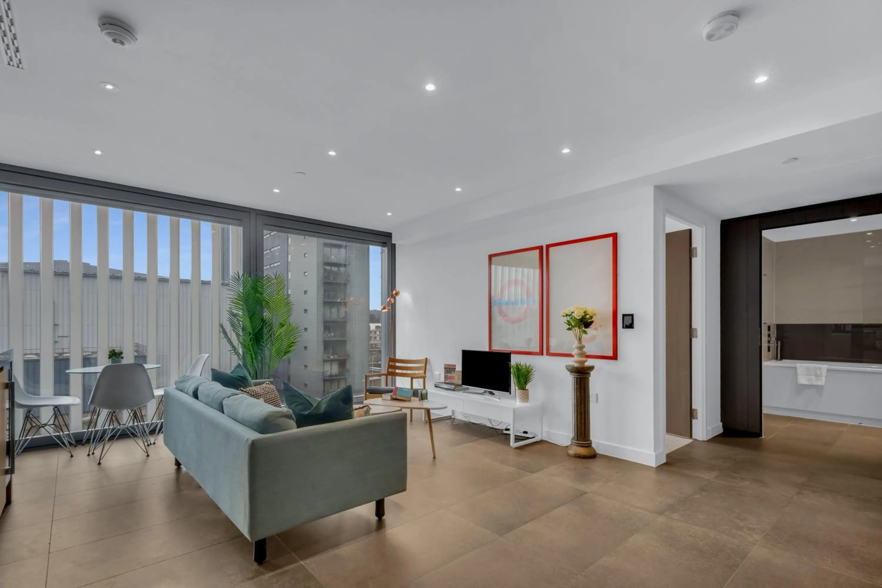 MySquare Premium One Bedroom Apartment City Road Basin
