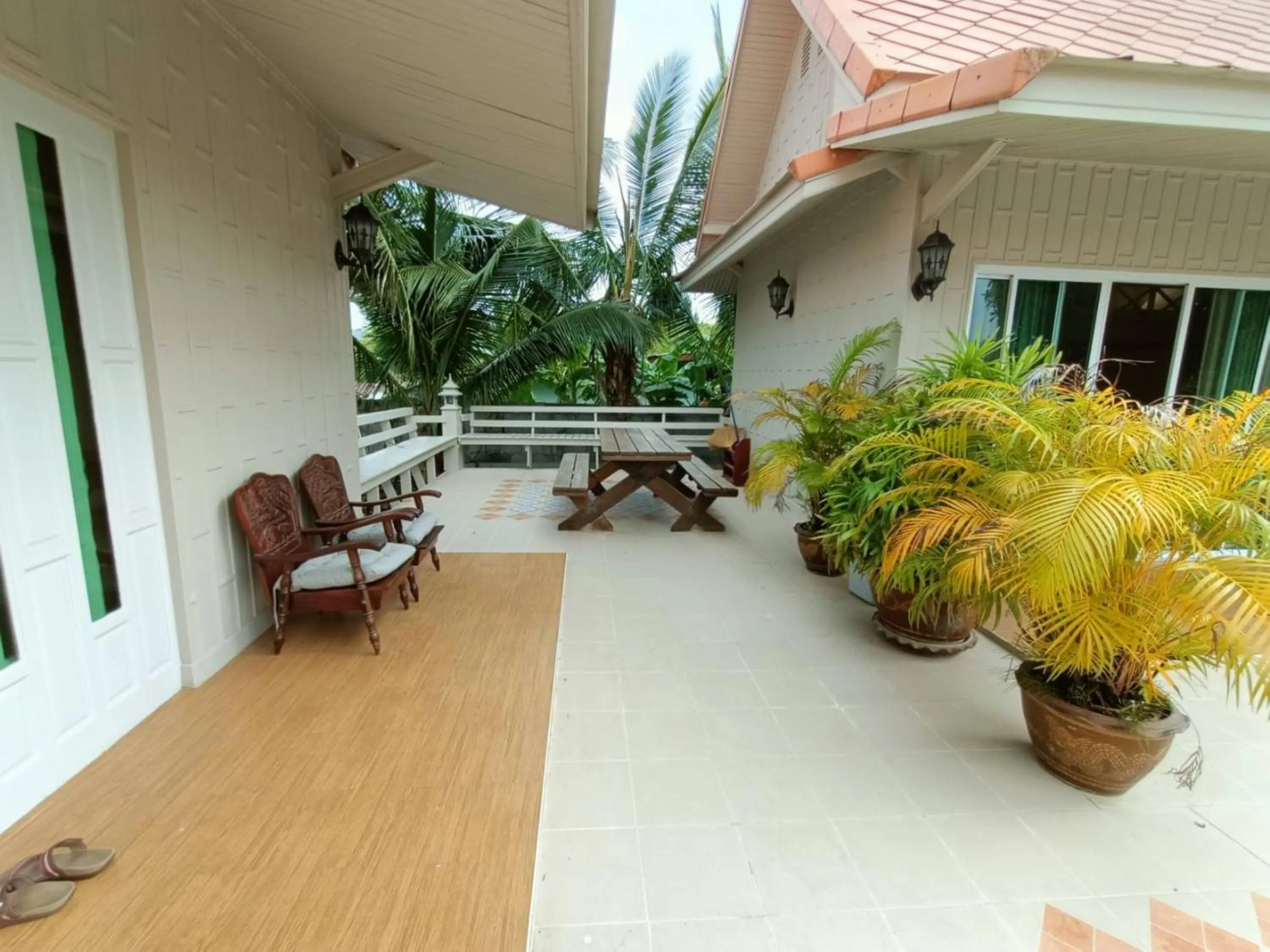 Patio in Aob-Oun Homestay