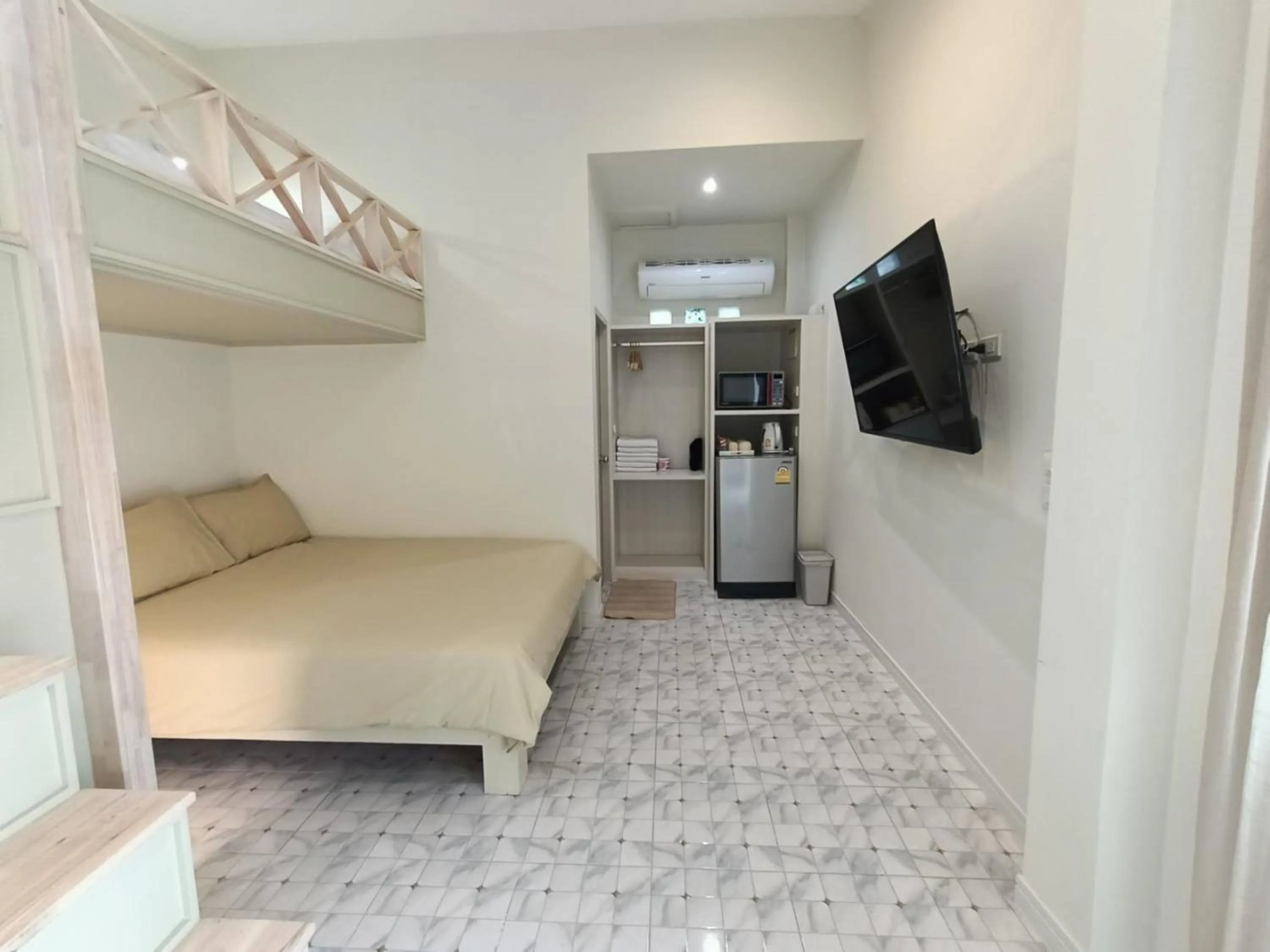 TV and multimedia, Bed in Aob-Oun Homestay