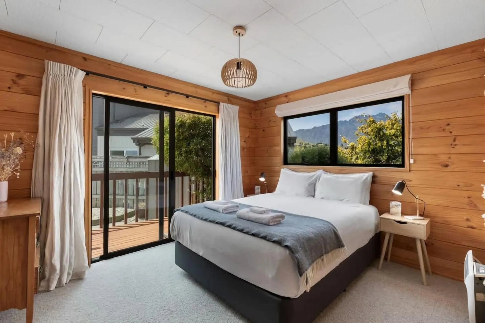 Bed in Tranquil Heights