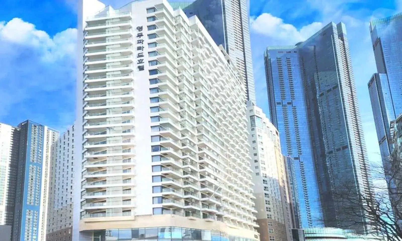 Property building in Busan Yeongmu Parade Hotel Haeundae Beach Property building in Busan Yeongmu Parade Hotel Haeundae Beach