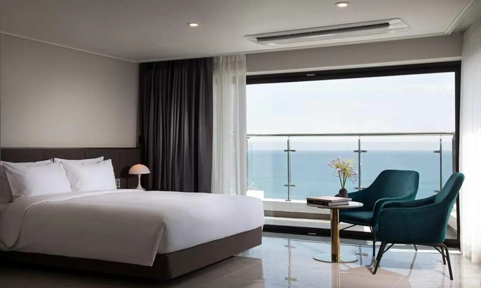 Bed in Busan Yeongmu Parade Hotel Haeundae Beach