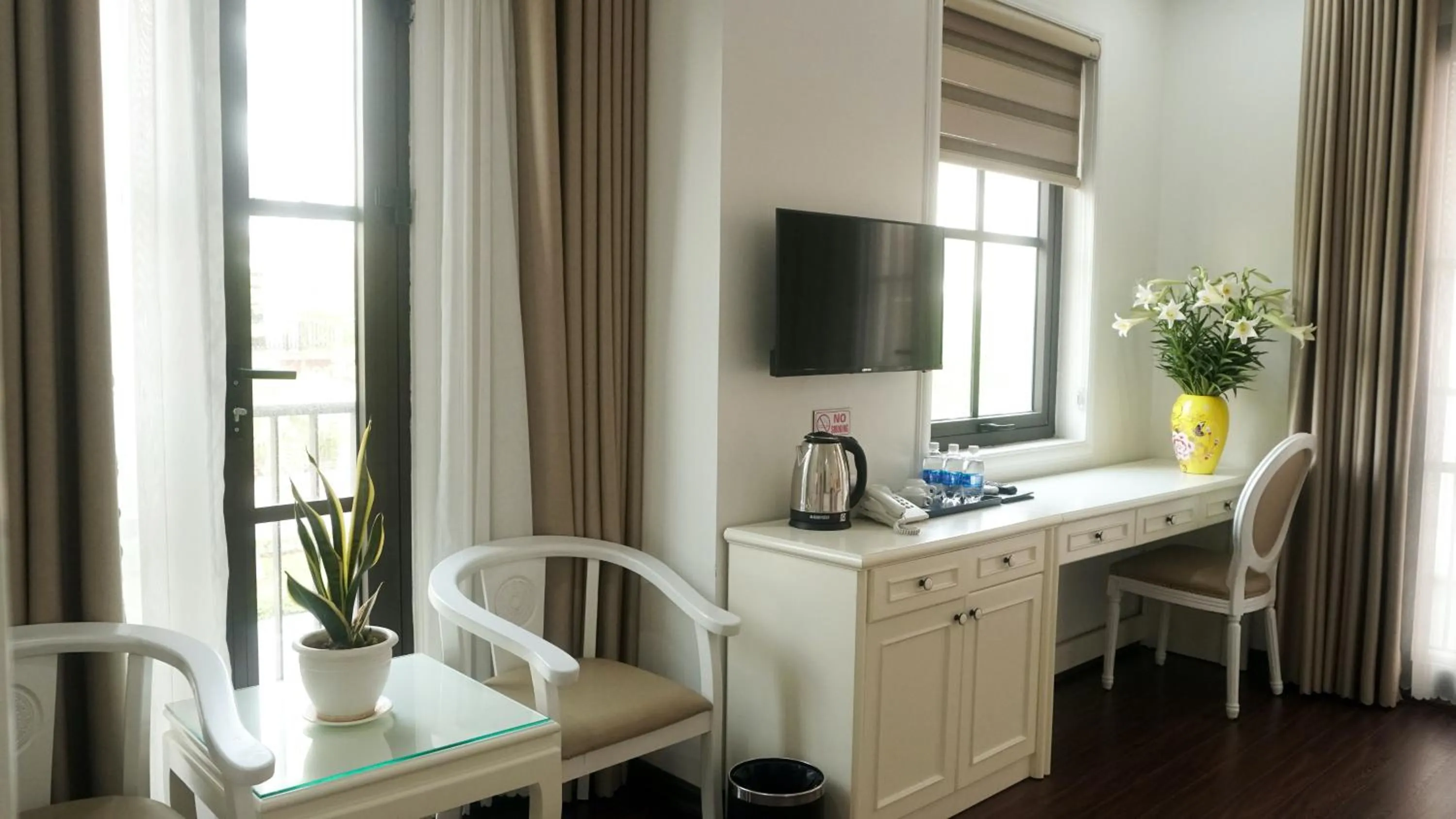 Photo of the whole room in Khách sạn Time Lotus Hạ Long