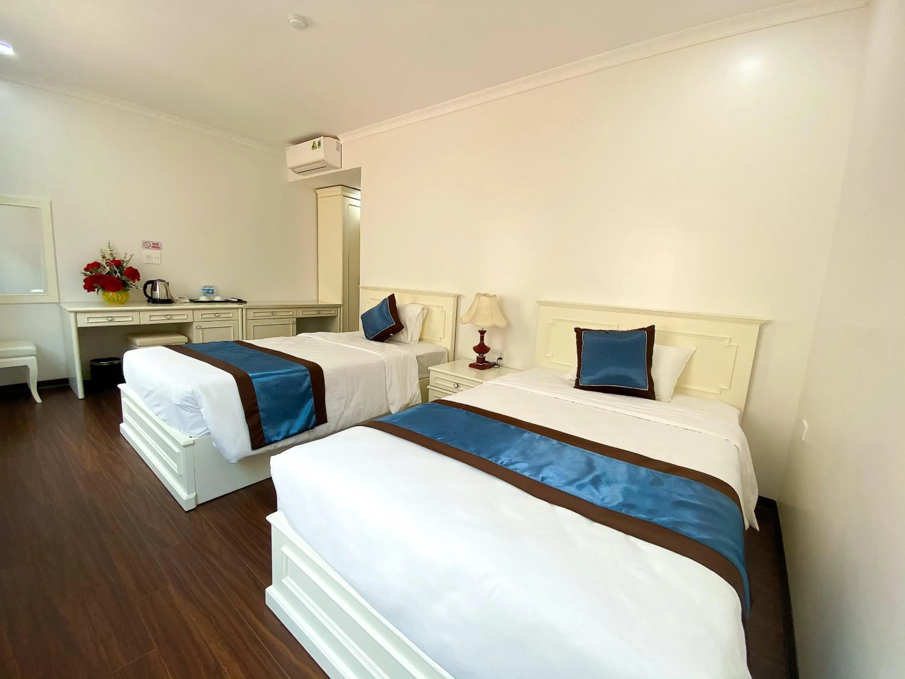 Photo of the whole room, Bed in Khách sạn Time Lotus Hạ Long