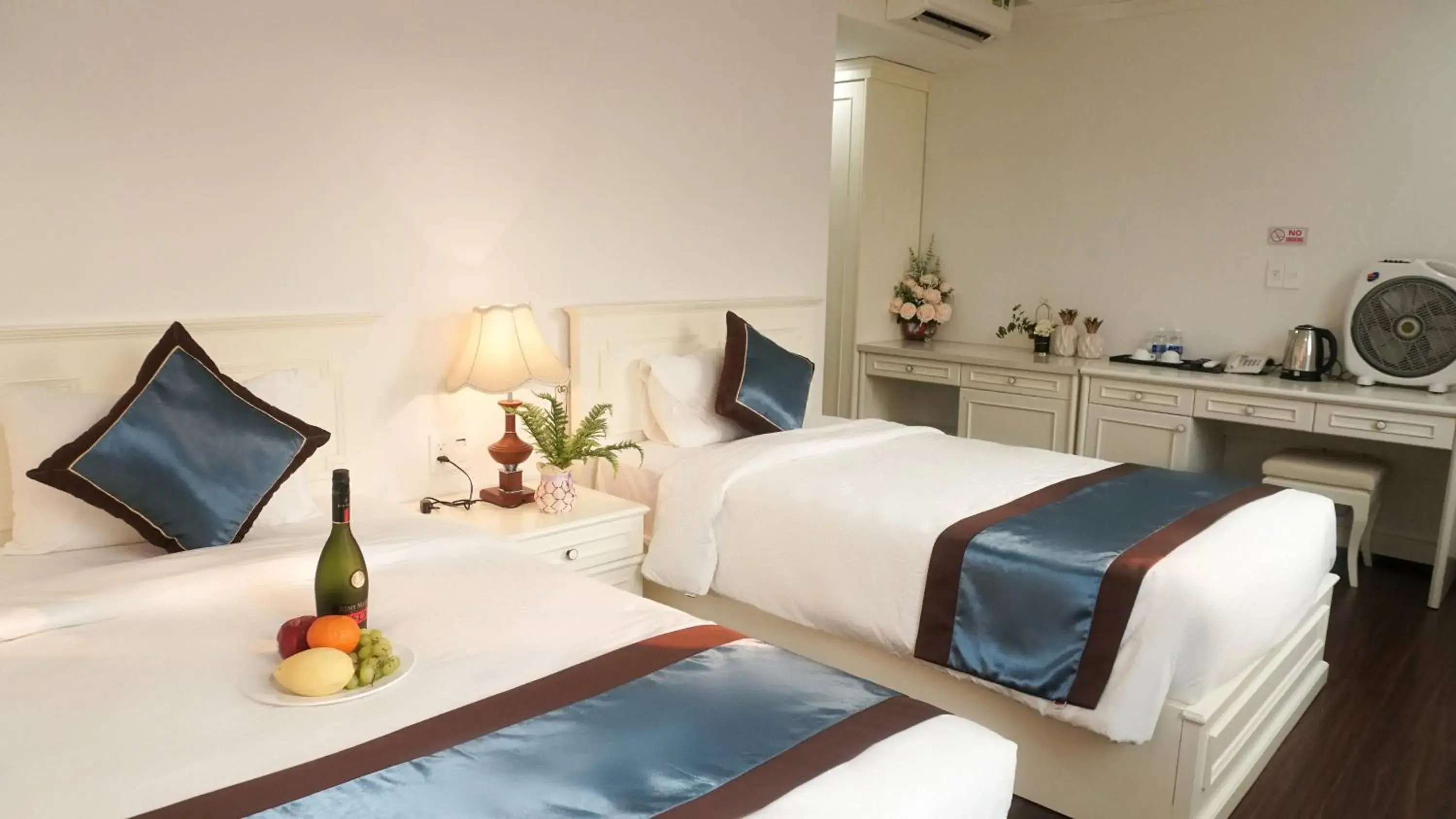Deluxe Twin Room in Khách sạn Time Lotus Hạ Long Deluxe Twin Room in Khách sạn Time Lotus Hạ Long