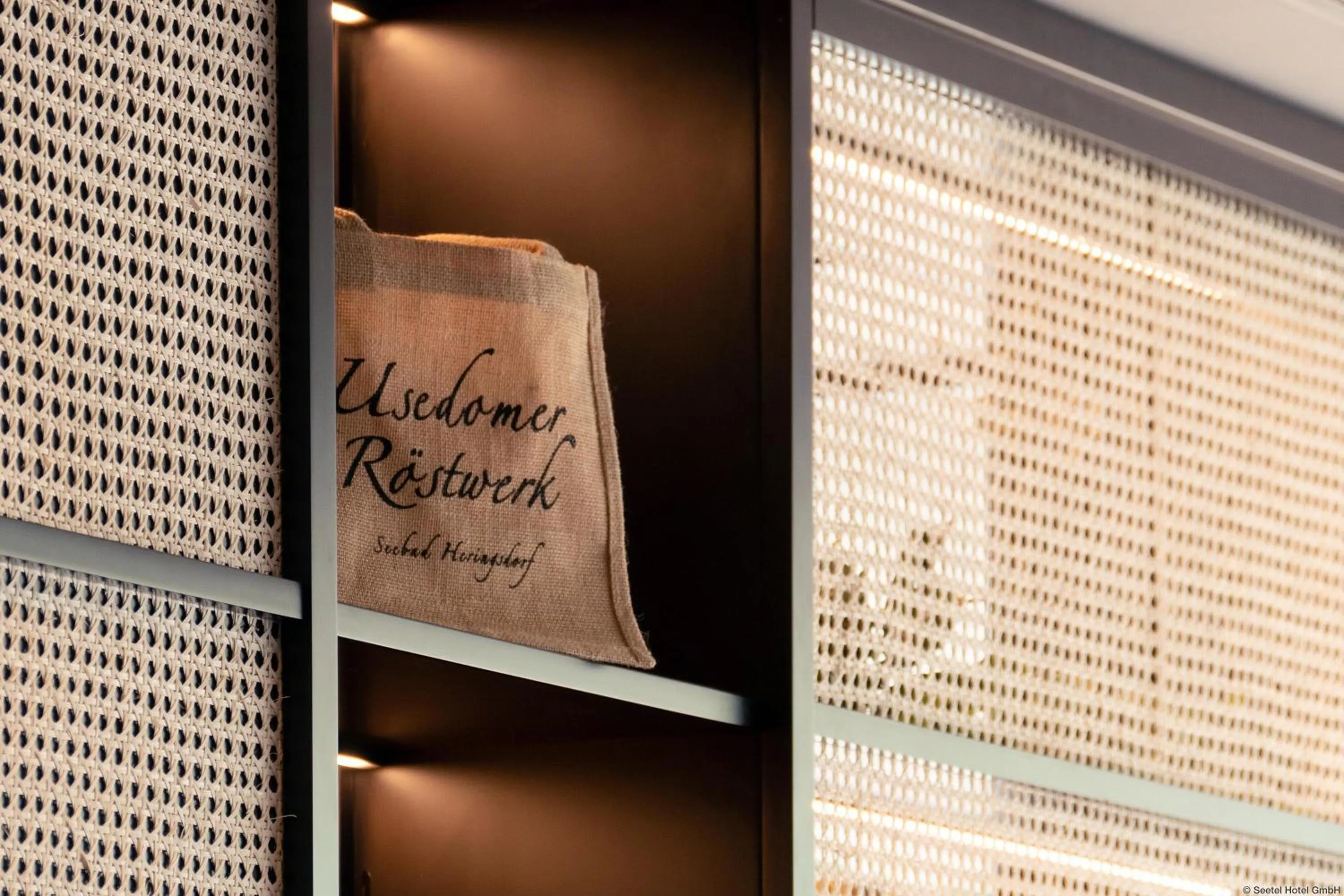 Coffee/tea facilities in SEETELHOTEL Pommerscher Hof das Wellnesshotel im Herzen der Kaiserbäder mit direktem Zugang zur Wellnessoase Shehrazade