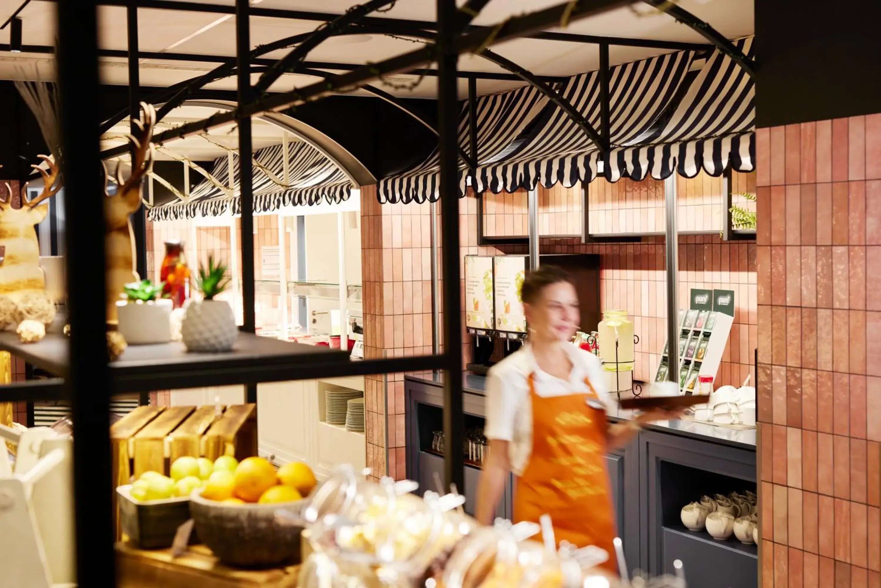 Breakfast in SEETELHOTEL Pommerscher Hof das Wellnesshotel im Herzen der Kaiserbäder mit direktem Zugang zur Wellnessoase Shehrazade Breakfast in SEETELHOTEL Pommerscher Hof das Wellnesshotel im Herzen der Kaiserbäder mit direktem Zugang zur Wellnessoase Shehrazade