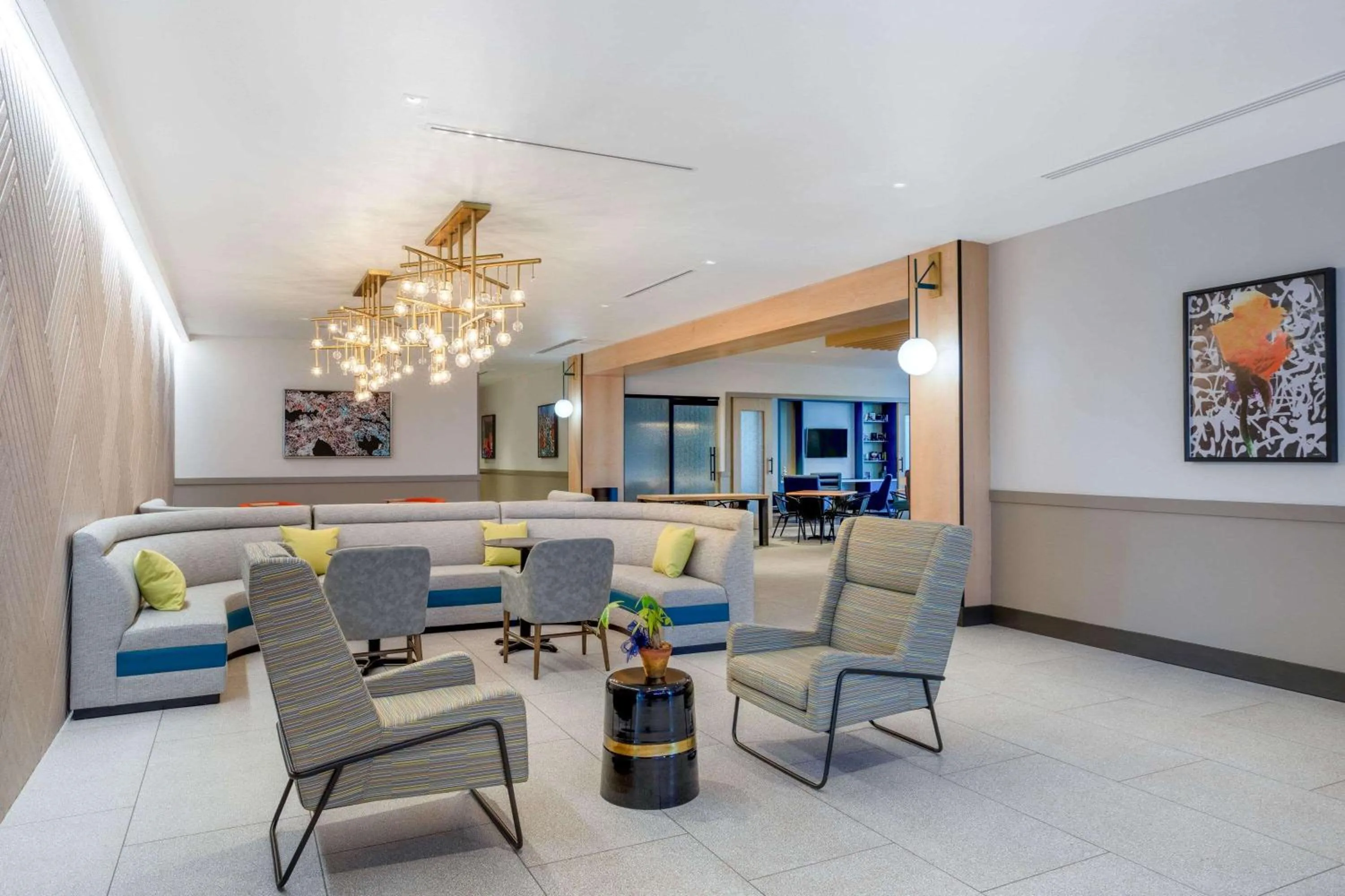 Lobby or reception in TRYP by Wyndham Orlando