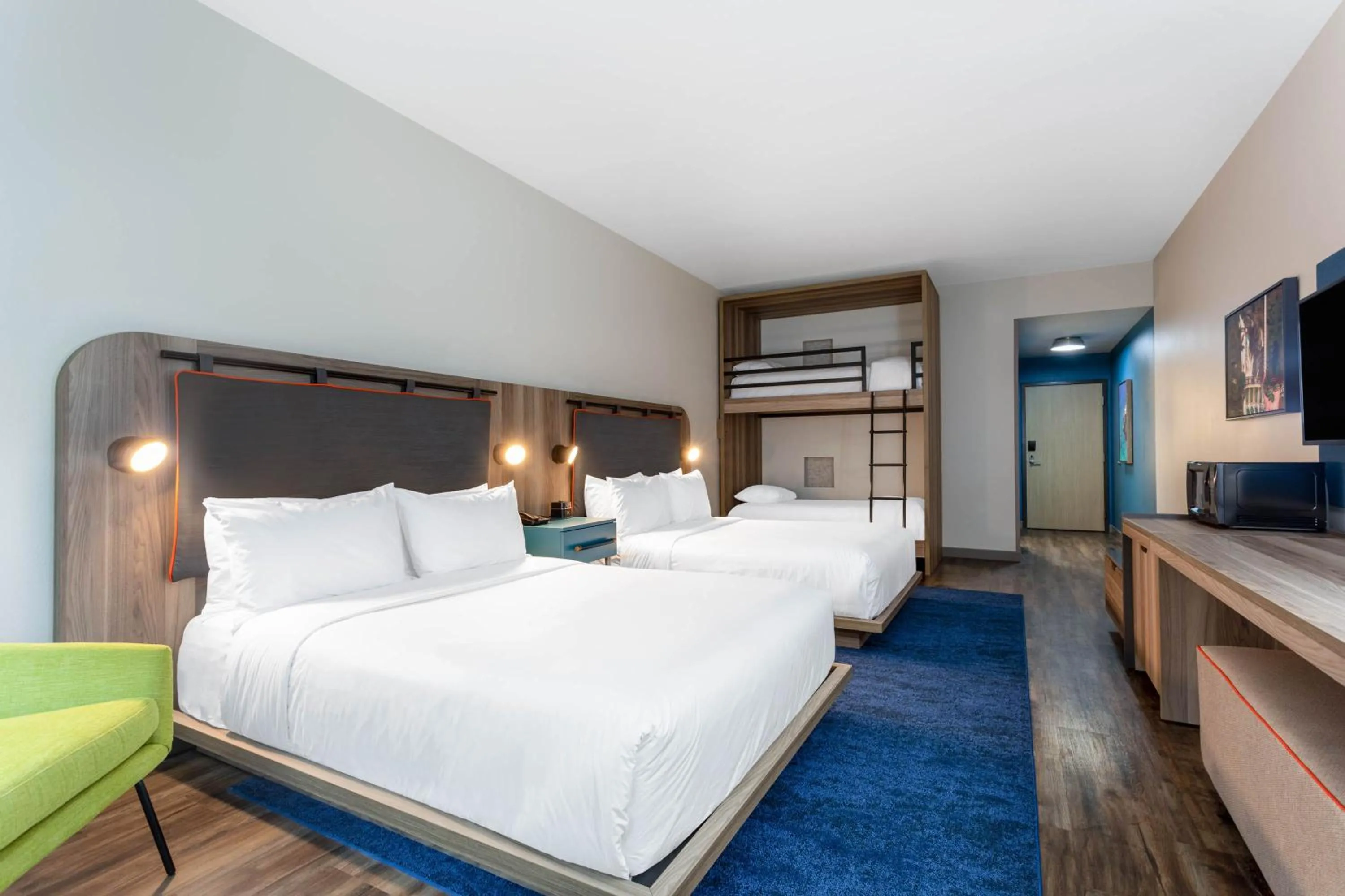 bunk bed, Bed in TRYP by Wyndham Orlando