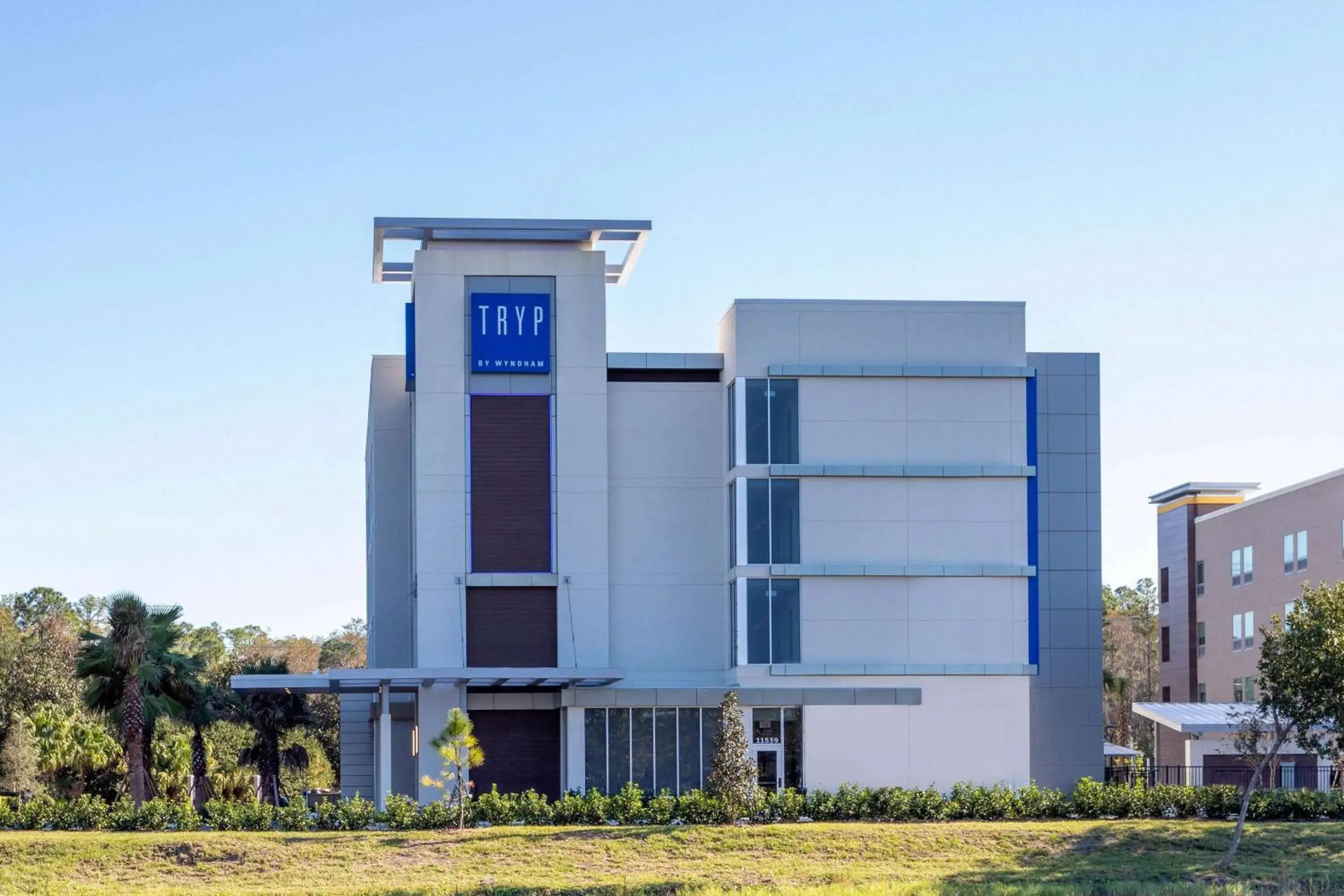 Property building in TRYP by Wyndham Orlando Property building in TRYP by Wyndham Orlando