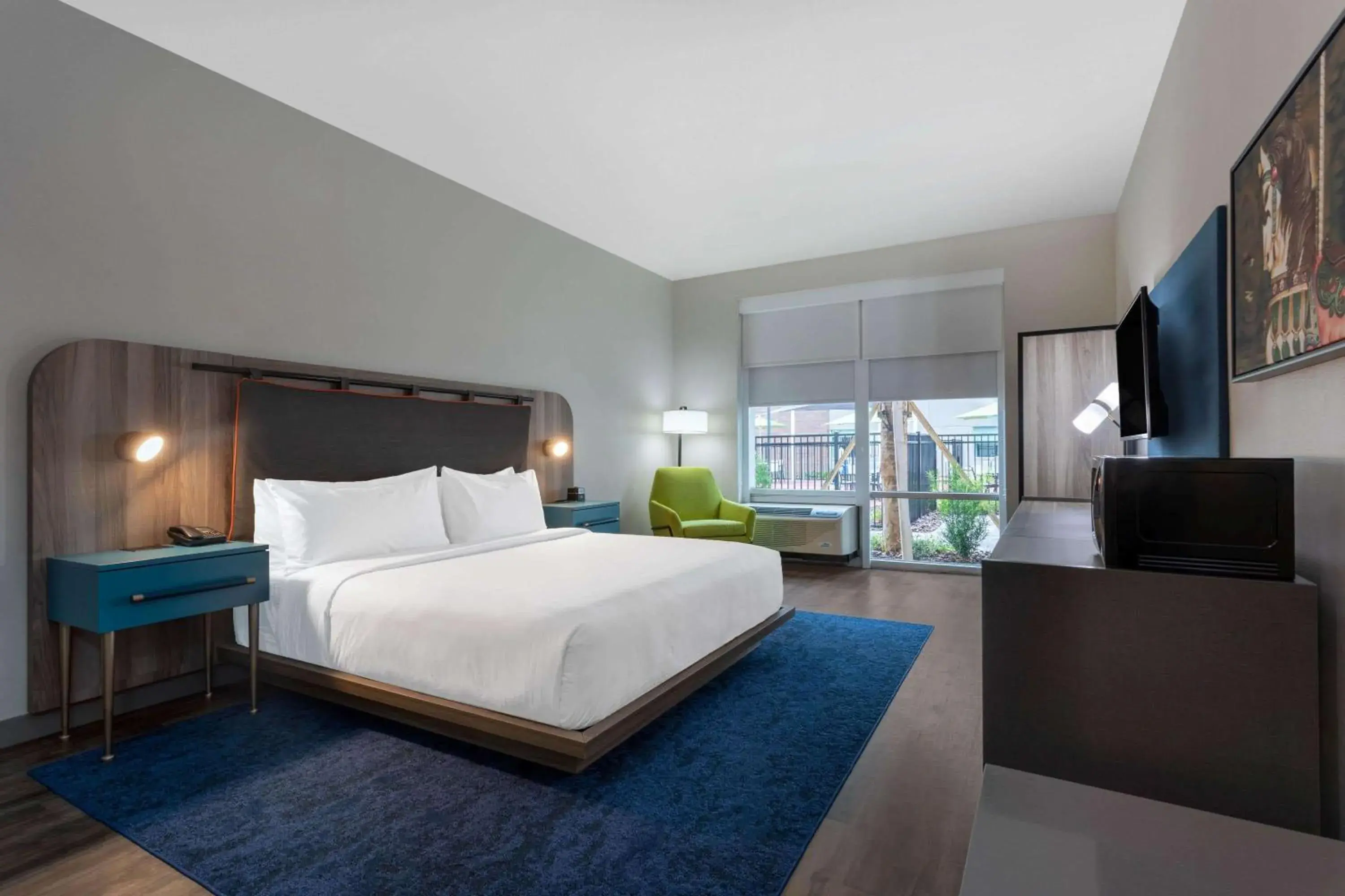 Photo of the whole room, Bed in TRYP by Wyndham Orlando Photo of the whole room, Bed in TRYP by Wyndham Orlando