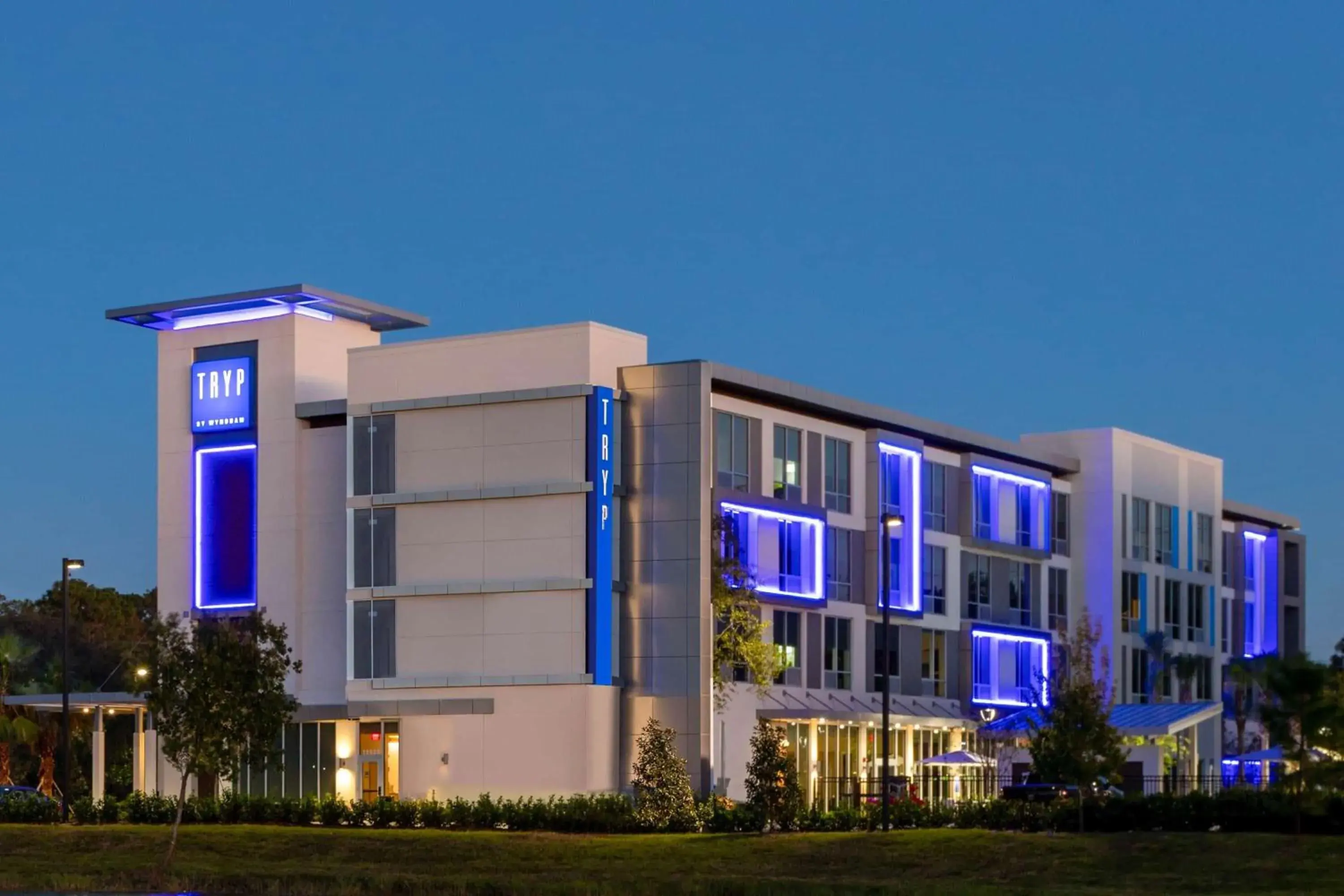 Property building in TRYP by Wyndham Orlando Property building in TRYP by Wyndham Orlando