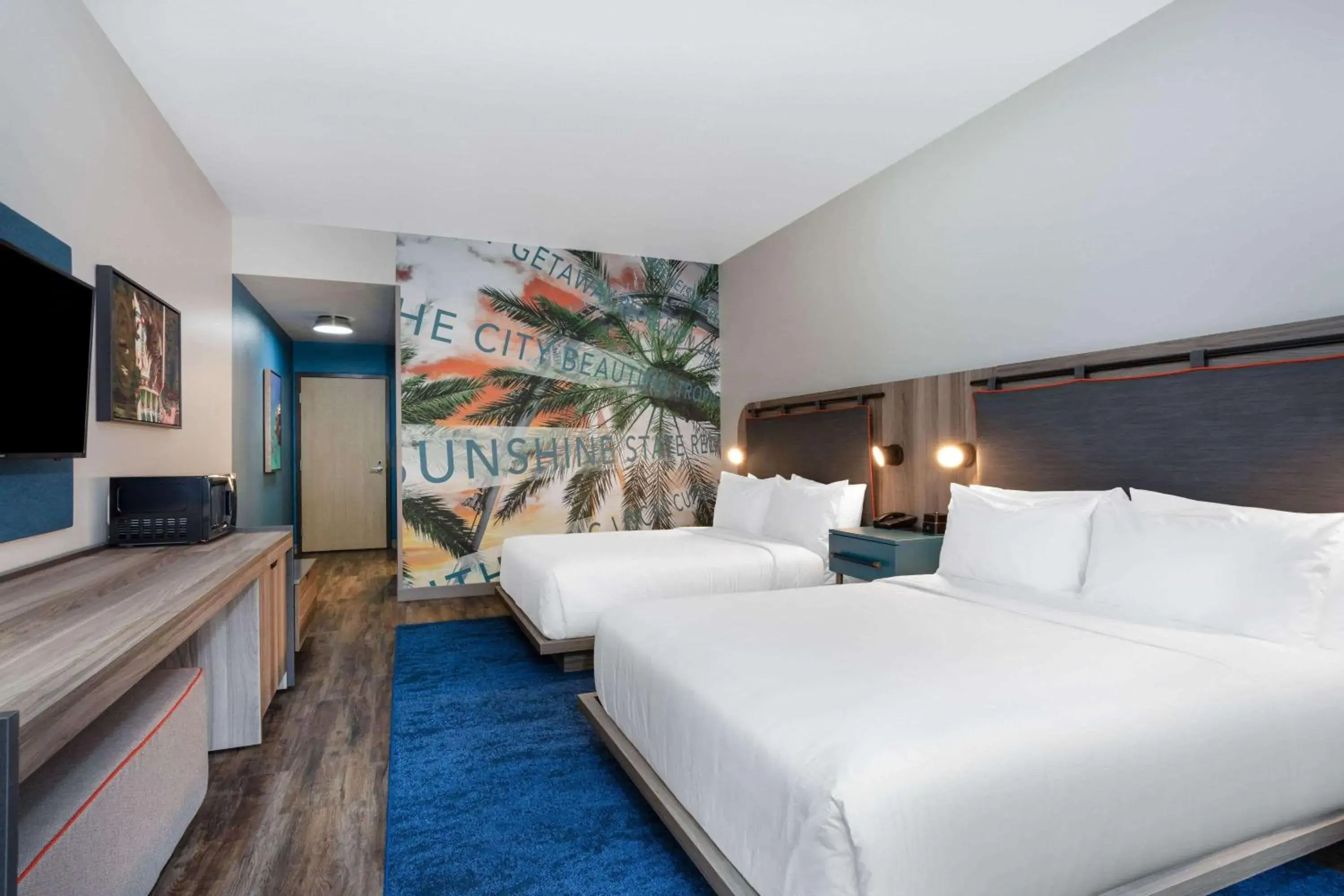 Photo of the whole room, Bed in TRYP by Wyndham Orlando Photo of the whole room, Bed in TRYP by Wyndham Orlando