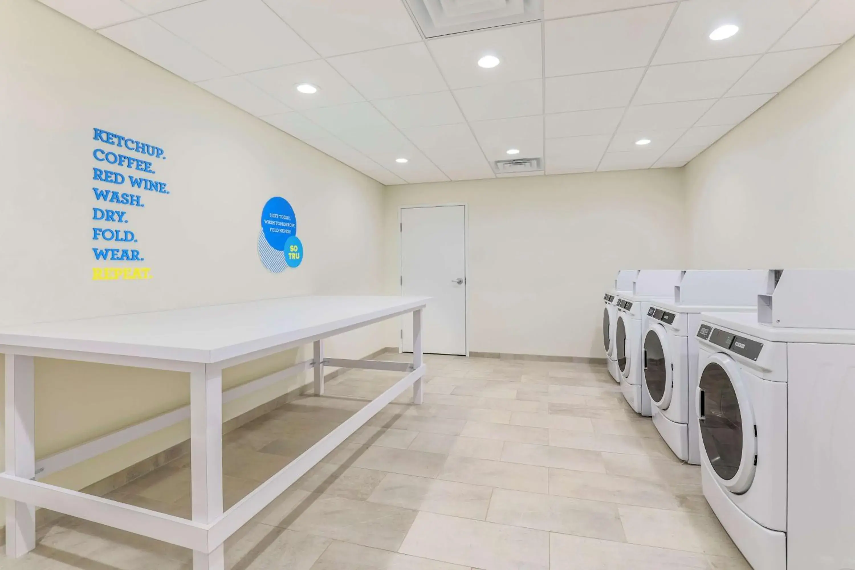 Property building in Tru By Hilton Dallas Market Center Property building in Tru By Hilton Dallas Market Center