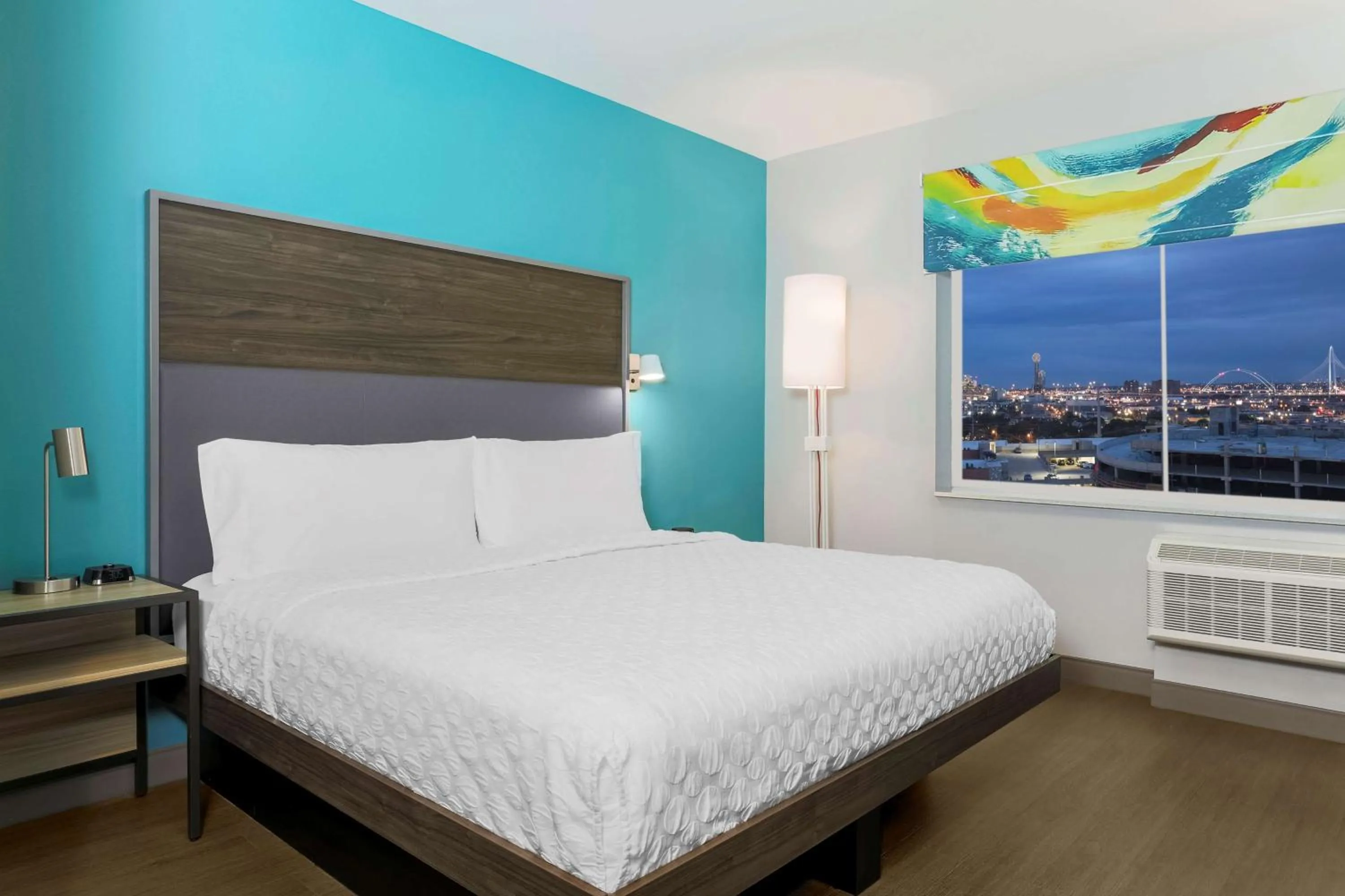 Bed in Tru By Hilton Dallas Market Center