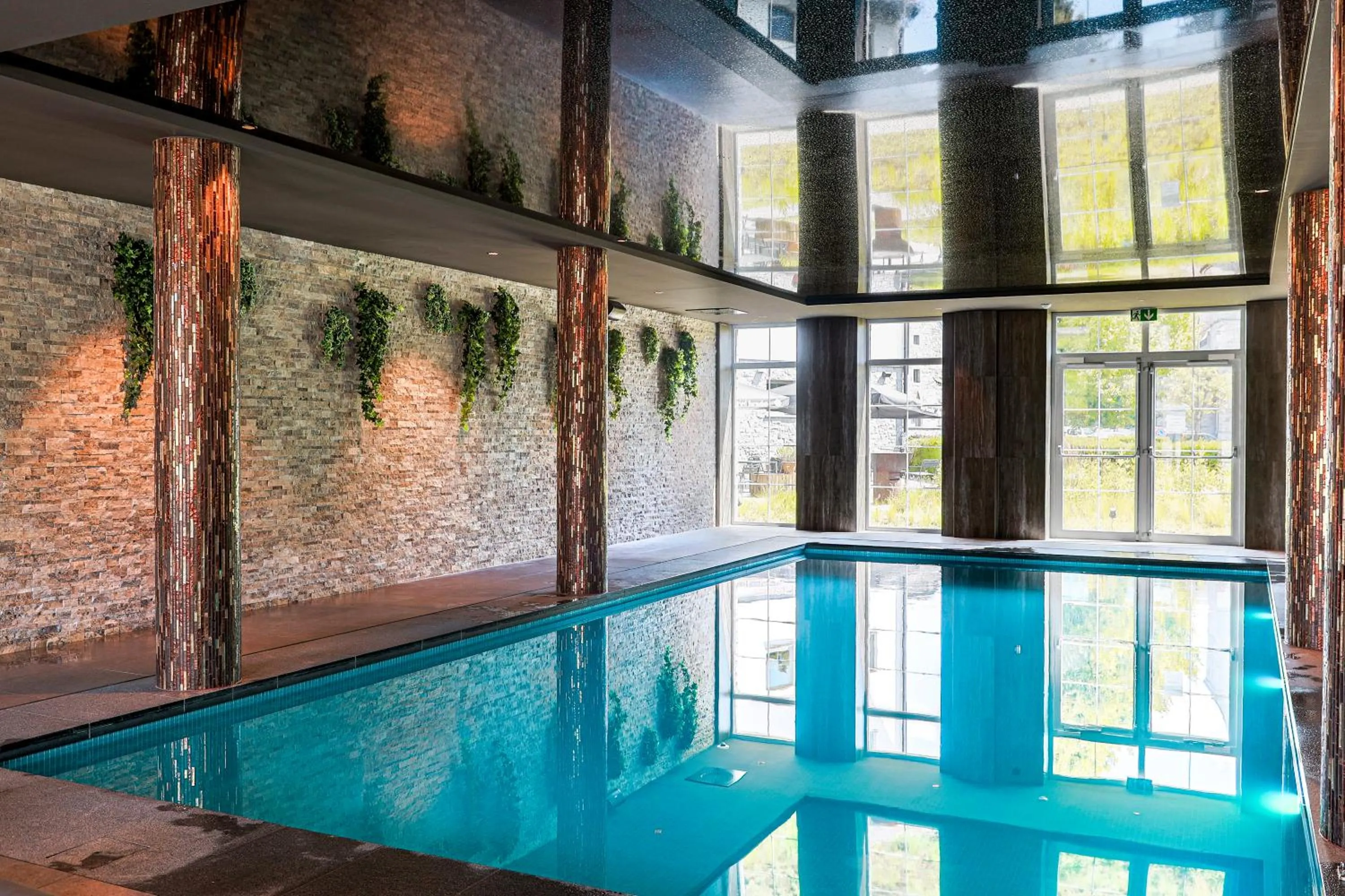 Swimming pool in Mercure Han-sur-Lesse