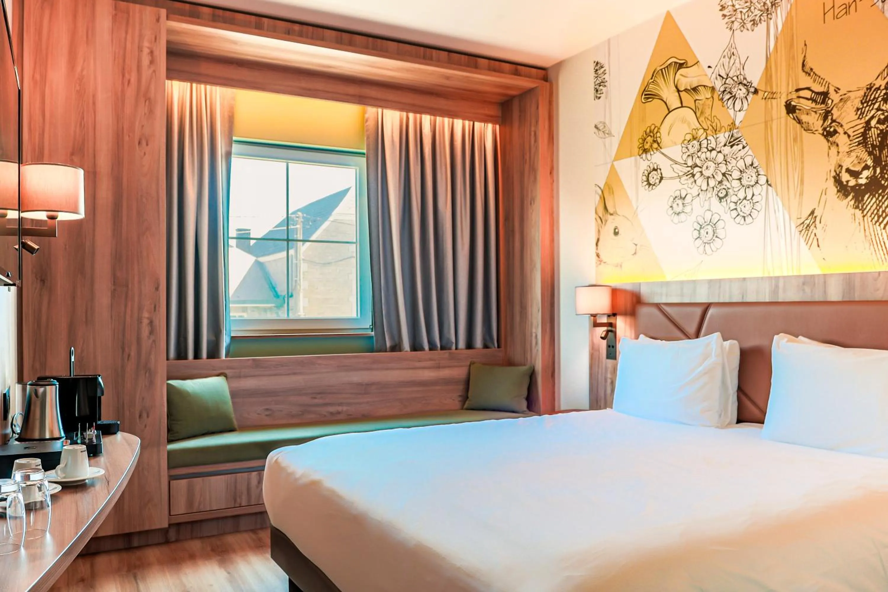 Bed in Mercure Han-sur-Lesse