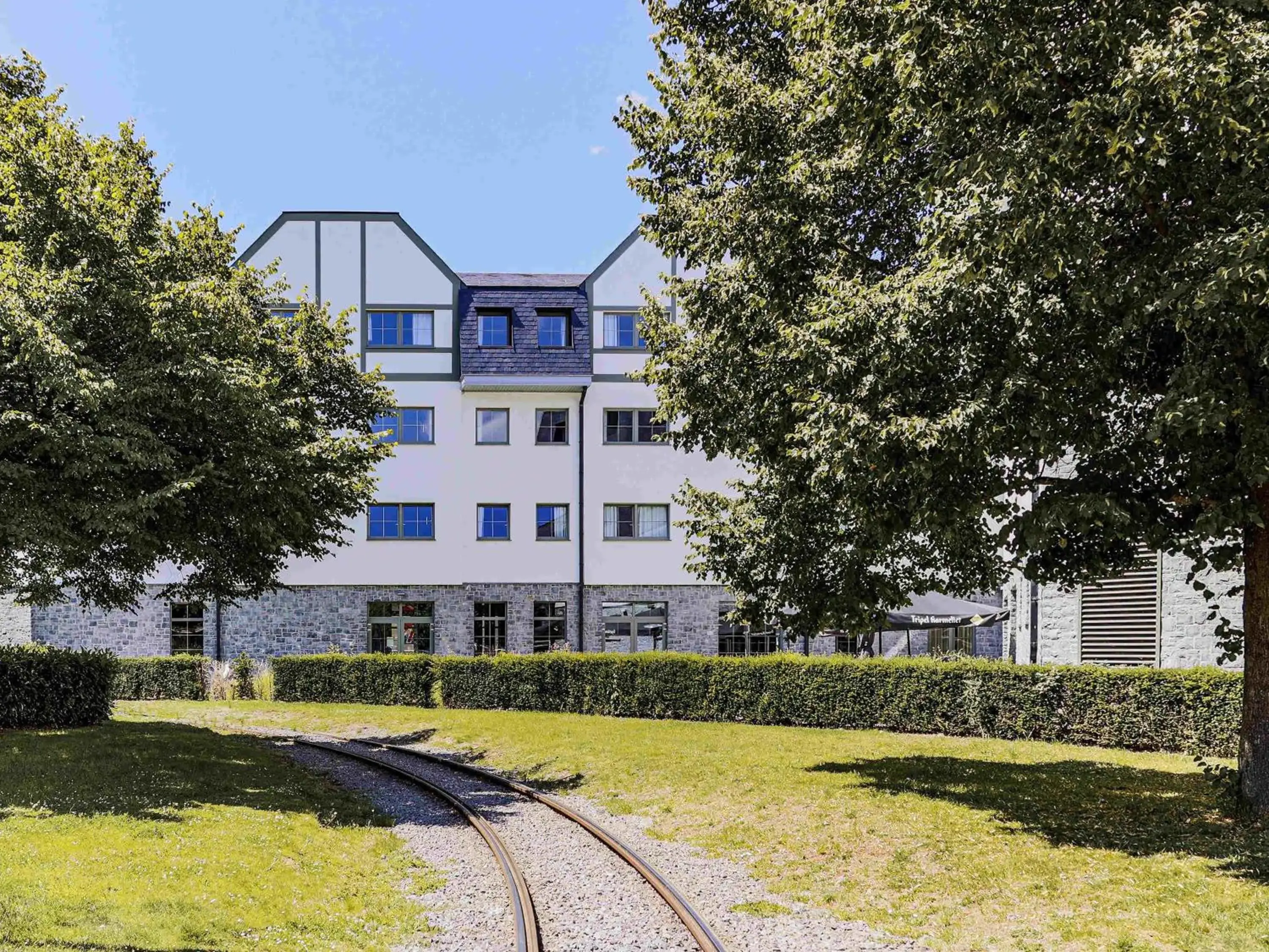 Property building in Mercure Han-sur-Lesse Property building in Mercure Han-sur-Lesse