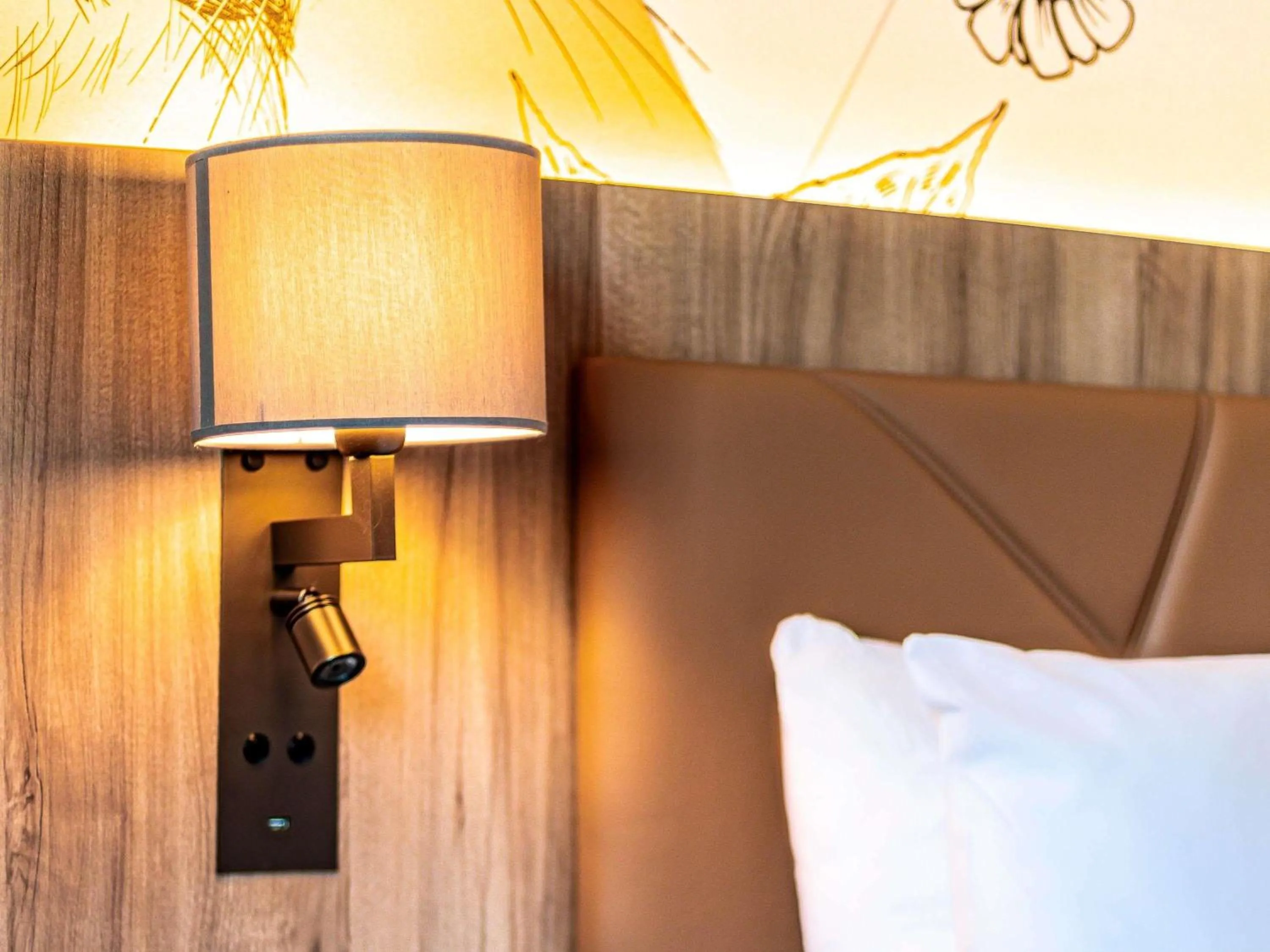 Bedroom, Bed in Mercure Han-sur-Lesse