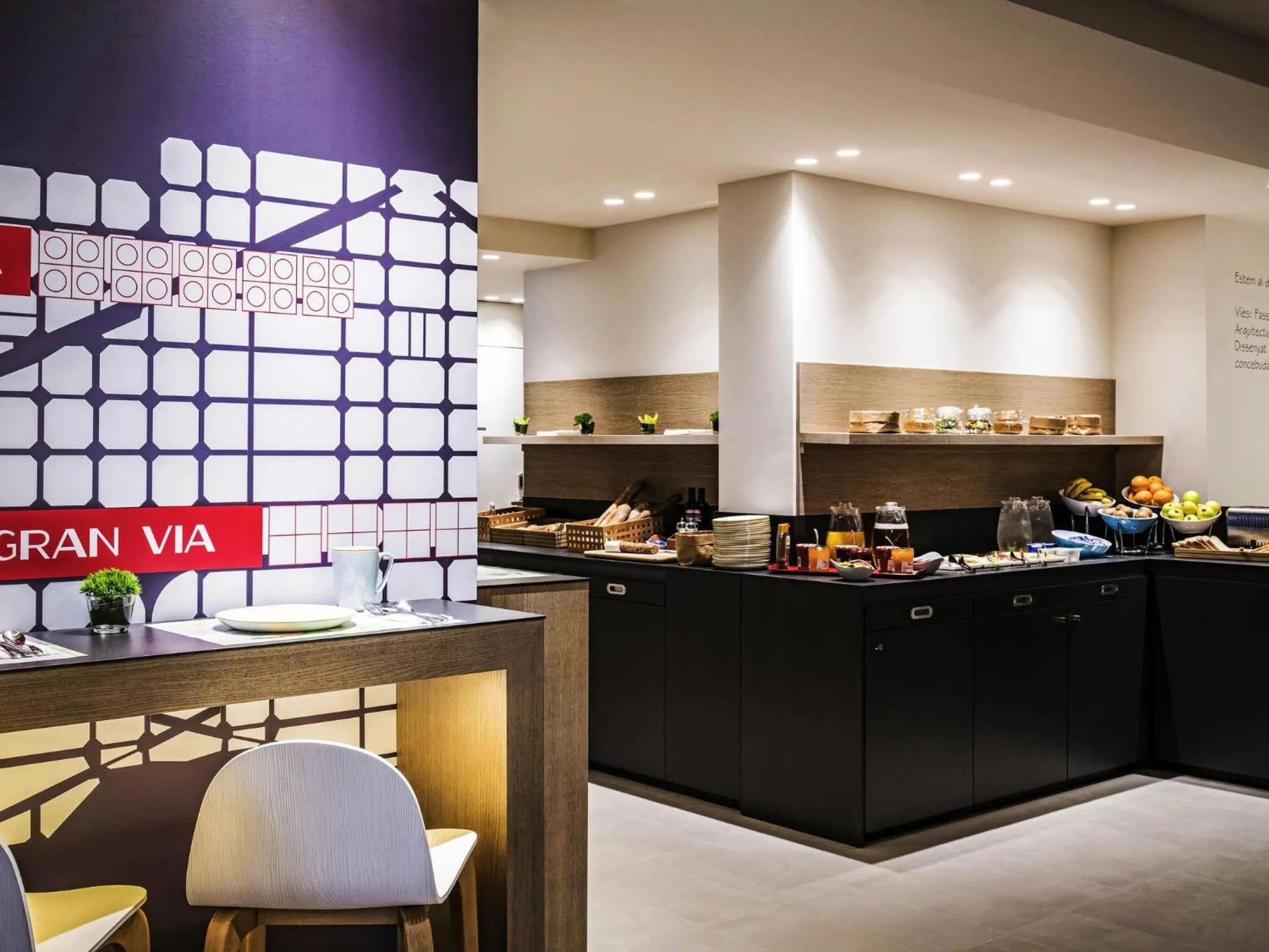 Lounge or bar in ibis Styles Barcelona Centre