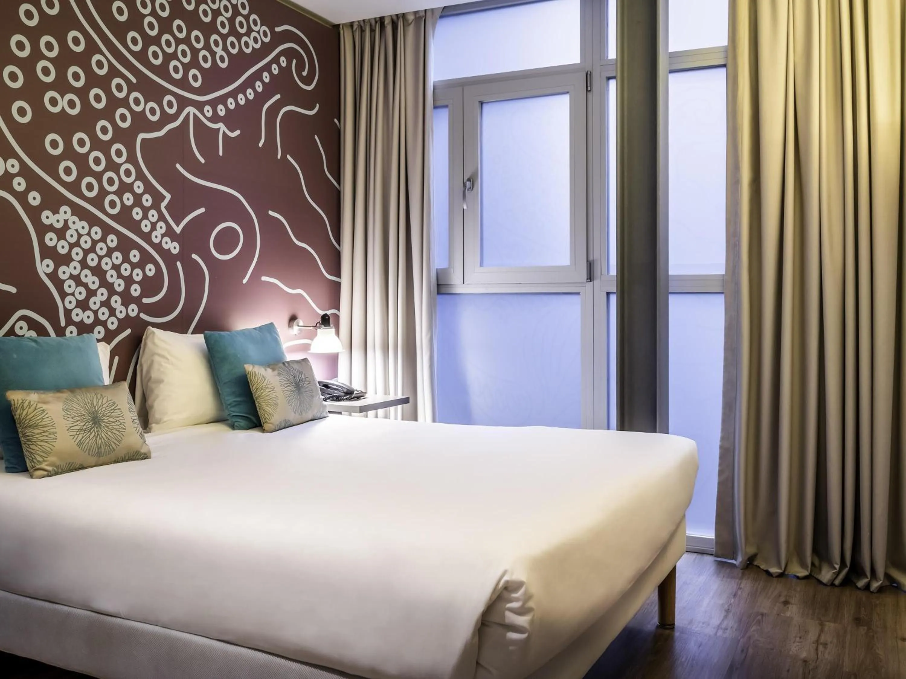 Bedroom, Bed in ibis Styles Barcelona Centre