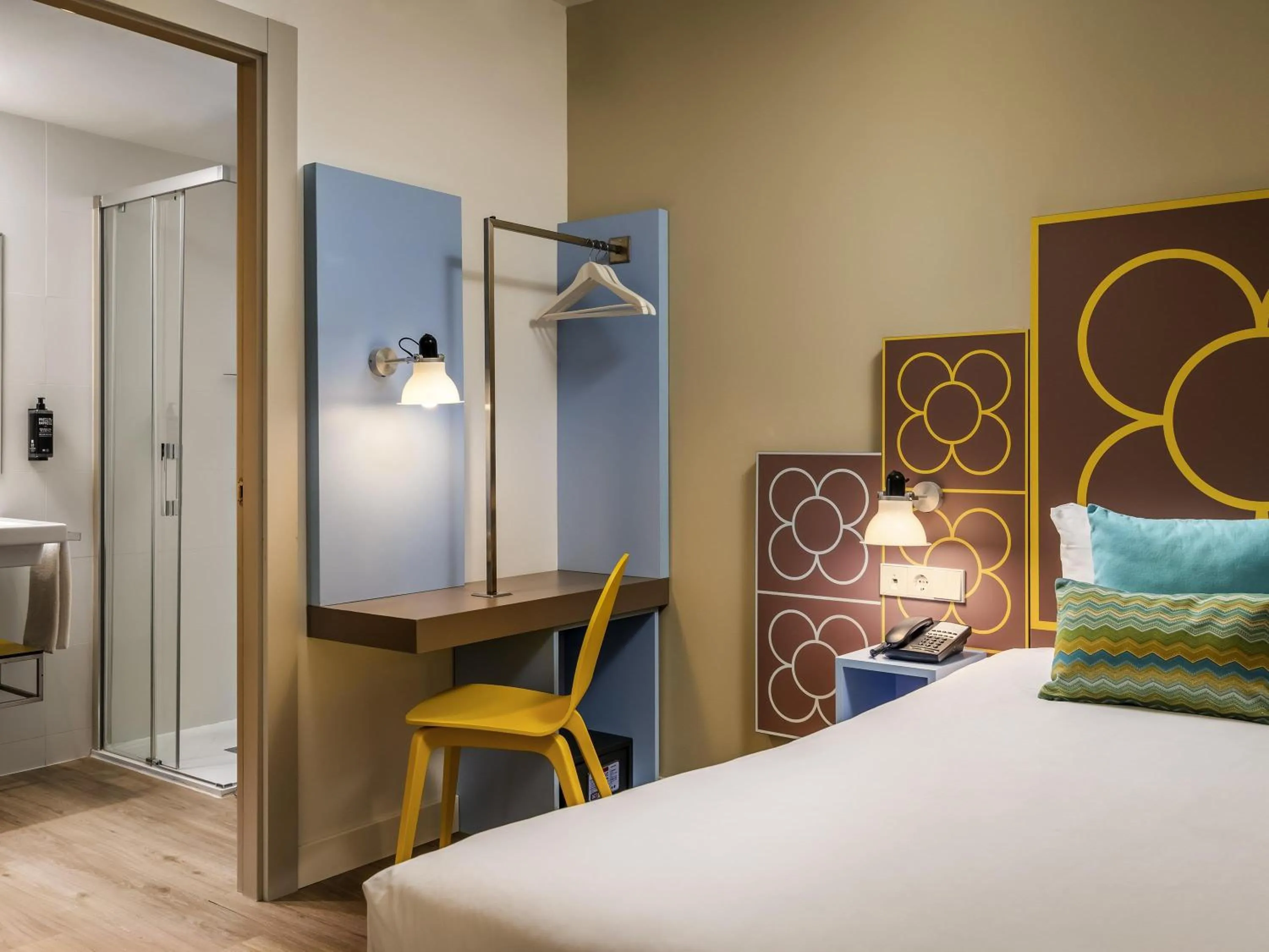 Bedroom, Bed in ibis Styles Barcelona Centre