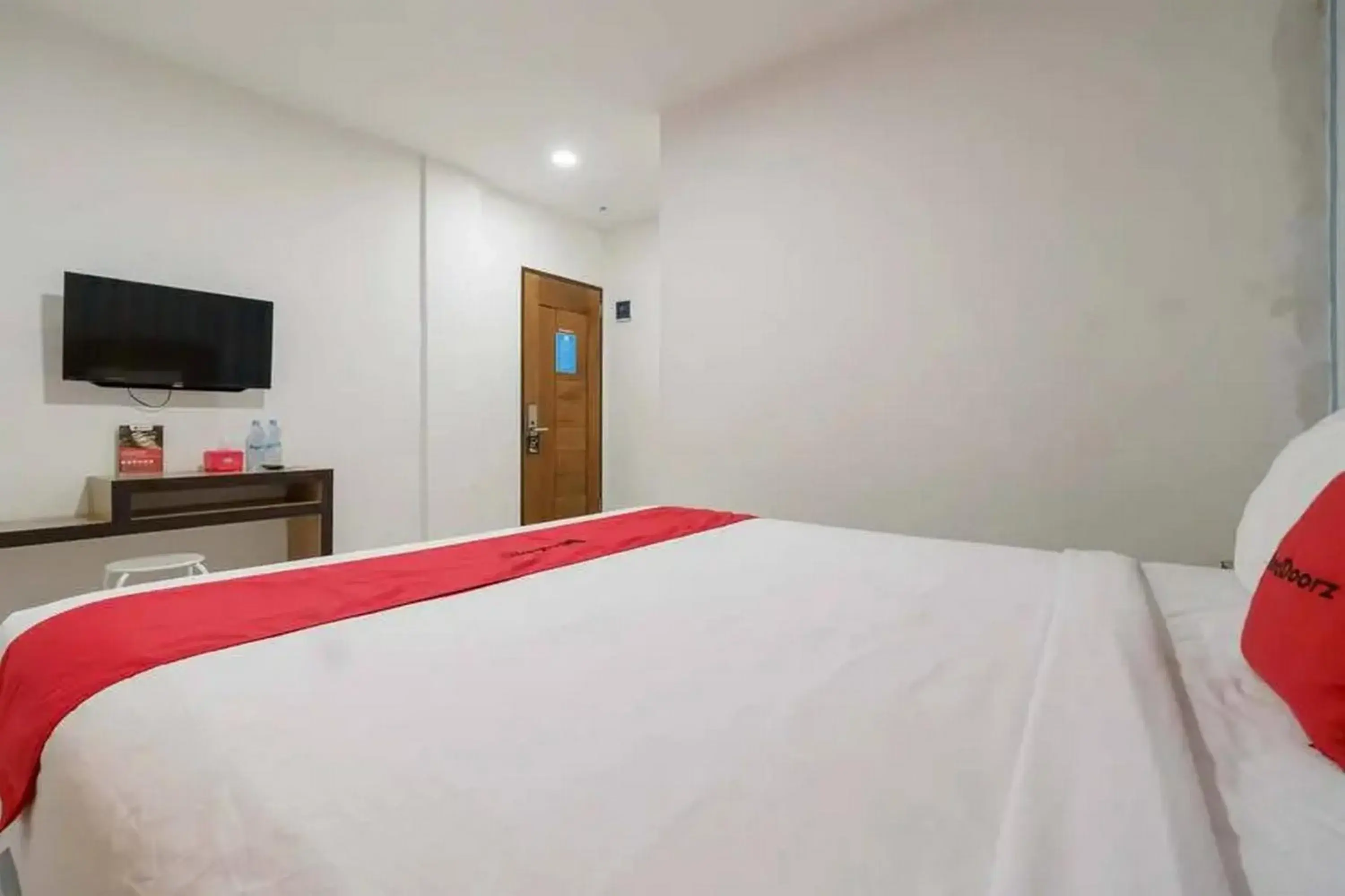 Bedroom, Bed in RedDoorz Plus @ Cemara Asri Medan Bedroom, Bed in RedDoorz Plus @ Cemara Asri Medan