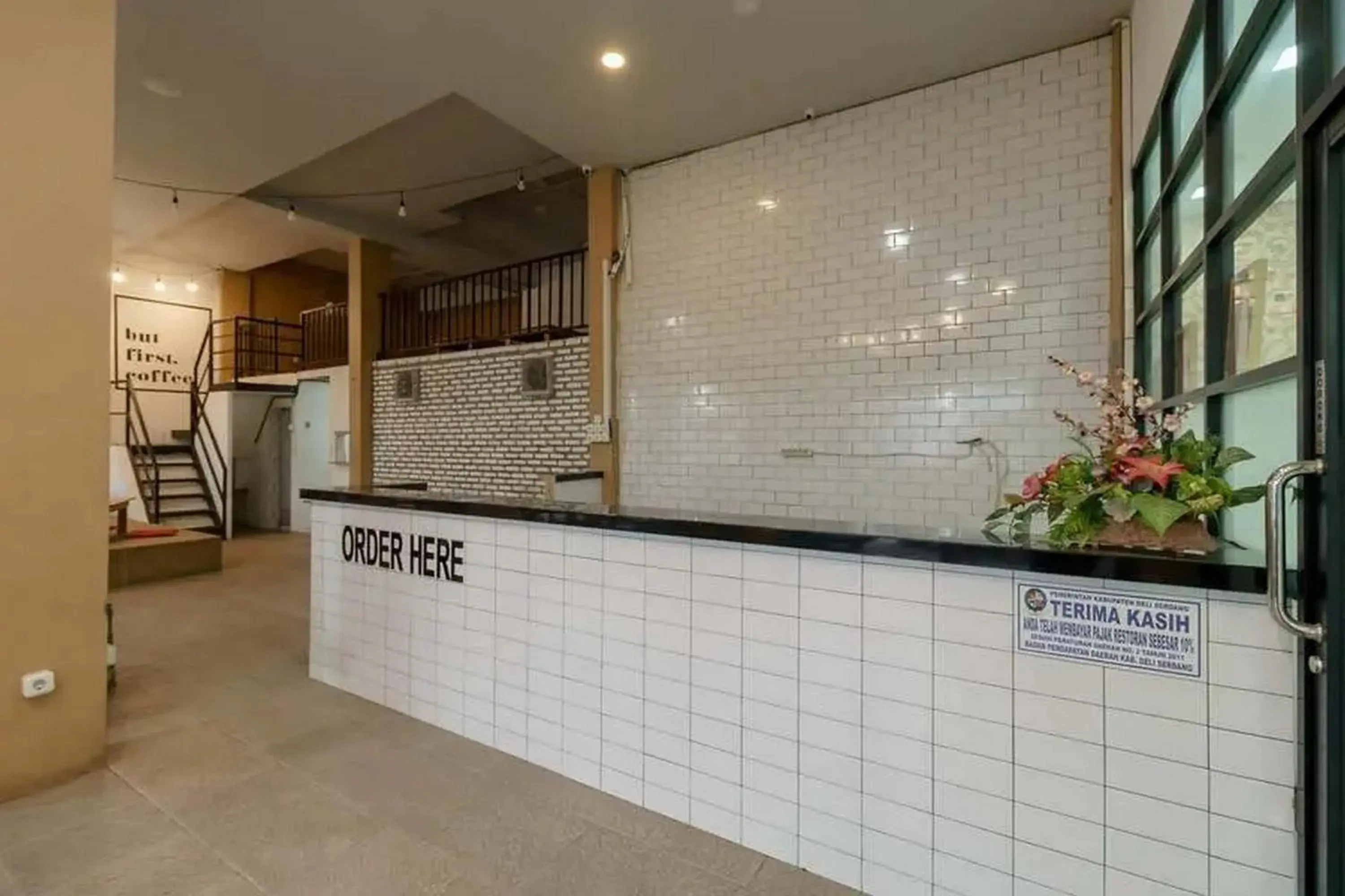 Lobby or reception in RedDoorz Plus @ Cemara Asri Medan Lobby or reception in RedDoorz Plus @ Cemara Asri Medan