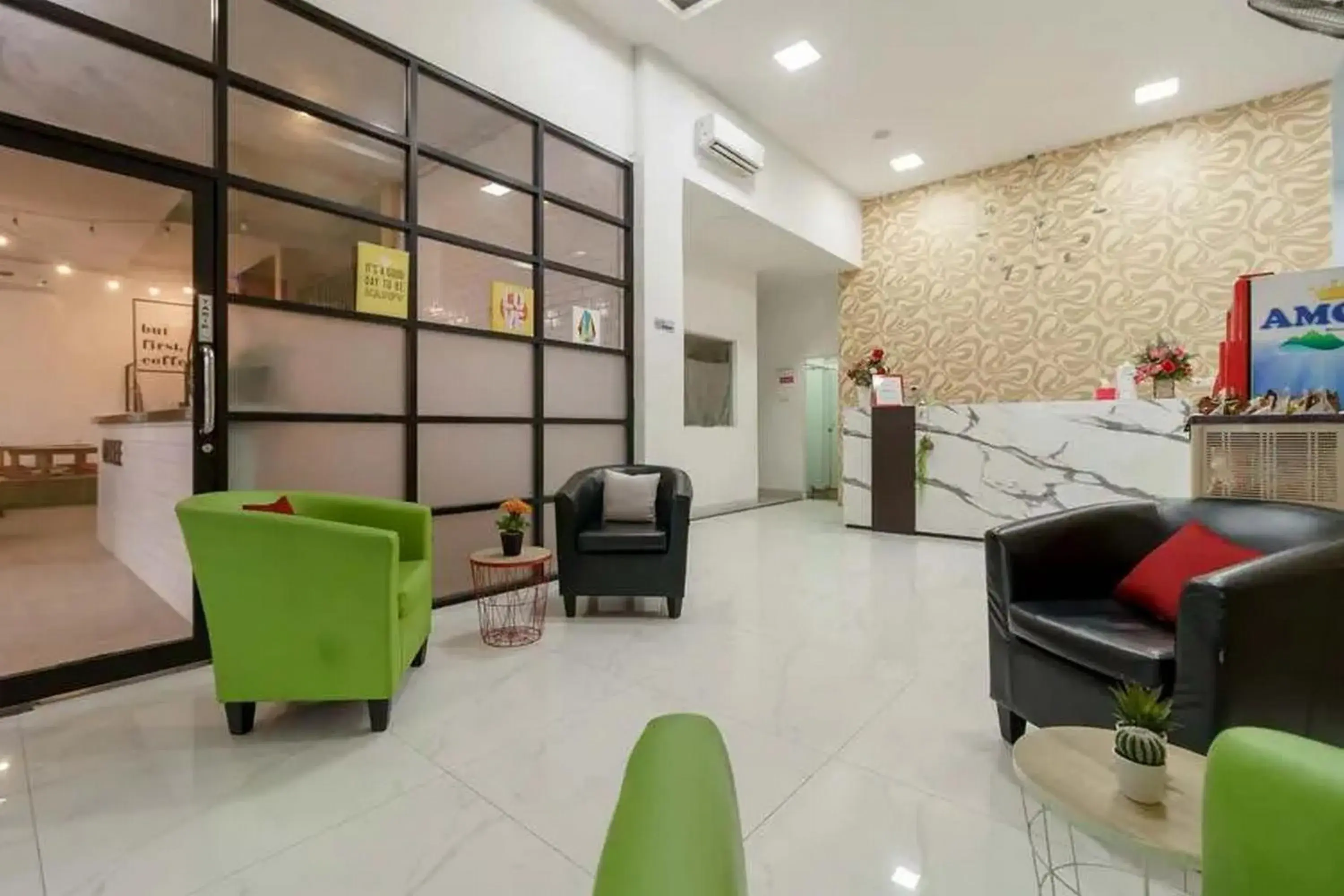 Living room in RedDoorz Plus @ Cemara Asri Medan Living room in RedDoorz Plus @ Cemara Asri Medan