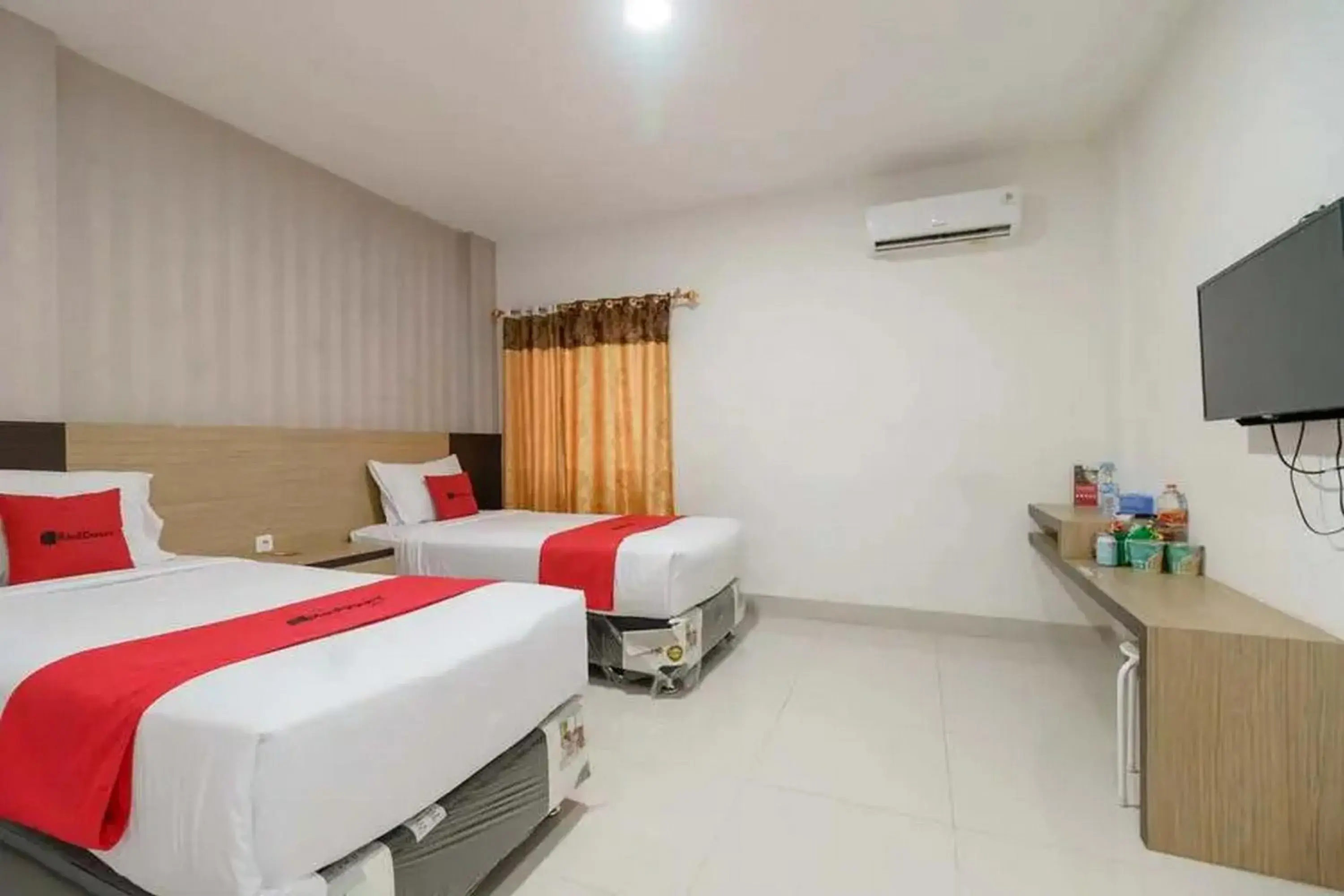 Bedroom, Bed in RedDoorz Plus @ Cemara Asri Medan Bedroom, Bed in RedDoorz Plus @ Cemara Asri Medan