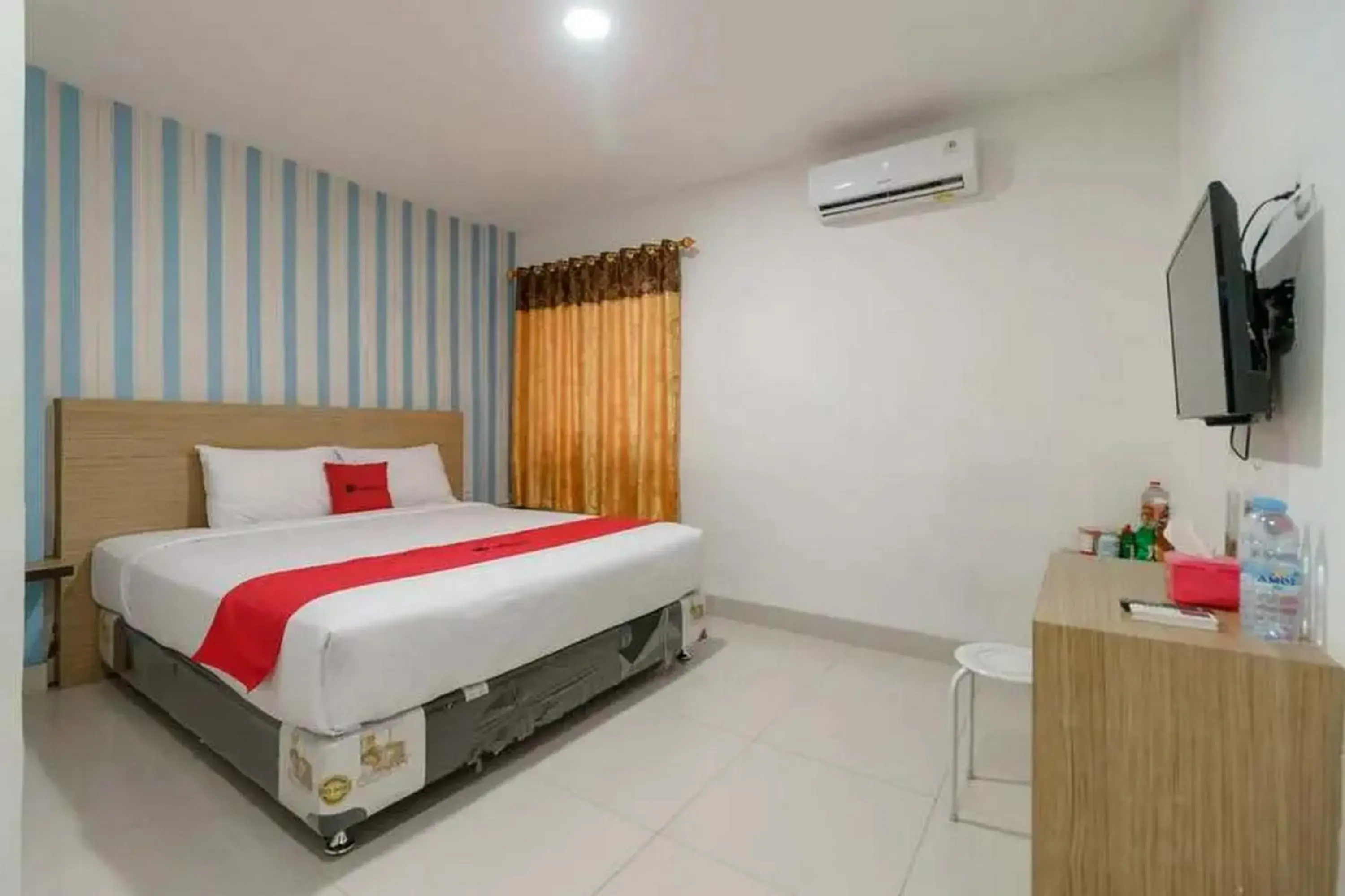 Bedroom, Bed in RedDoorz Plus @ Cemara Asri Medan Bedroom, Bed in RedDoorz Plus @ Cemara Asri Medan