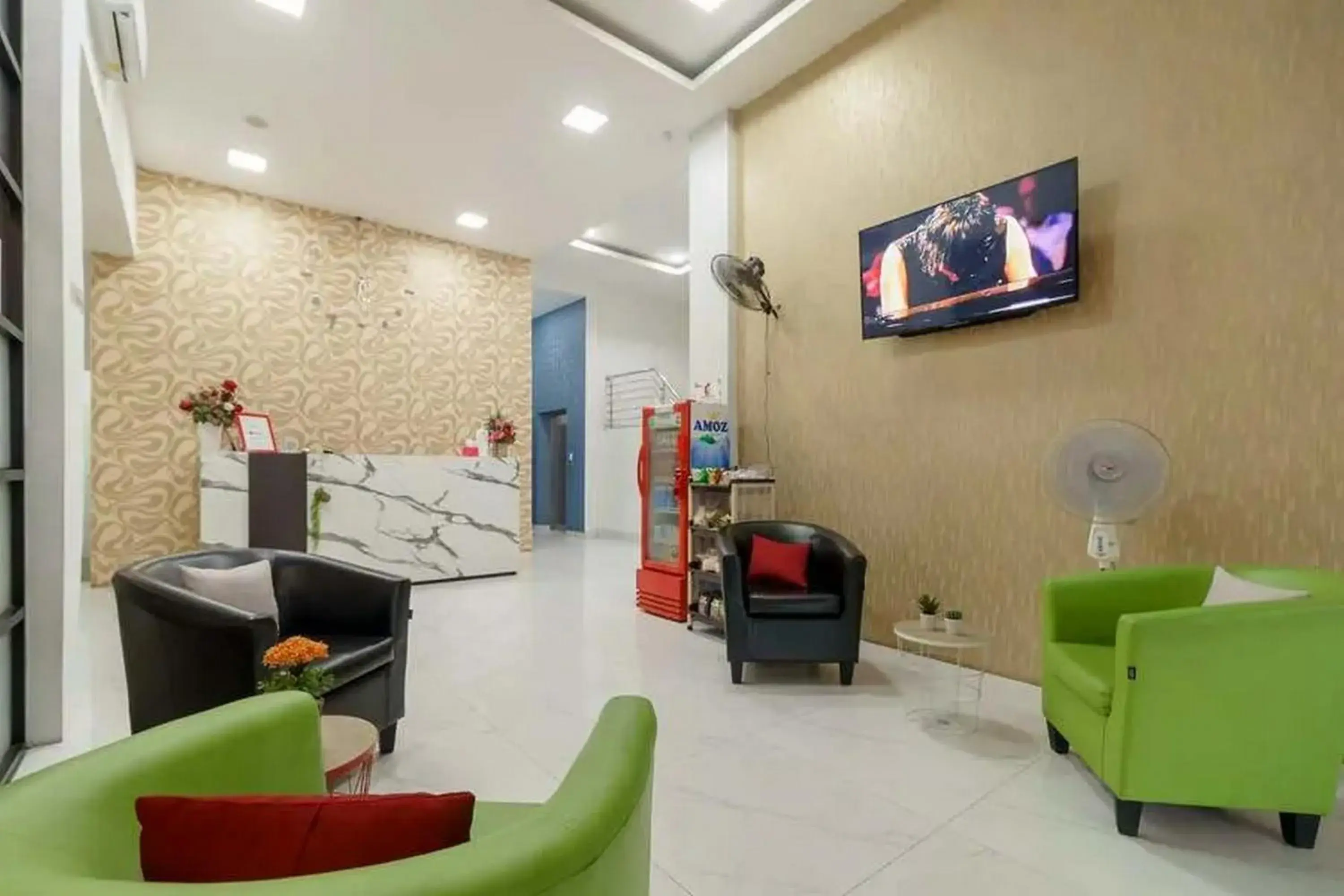 Living room in RedDoorz Plus @ Cemara Asri Medan Living room in RedDoorz Plus @ Cemara Asri Medan