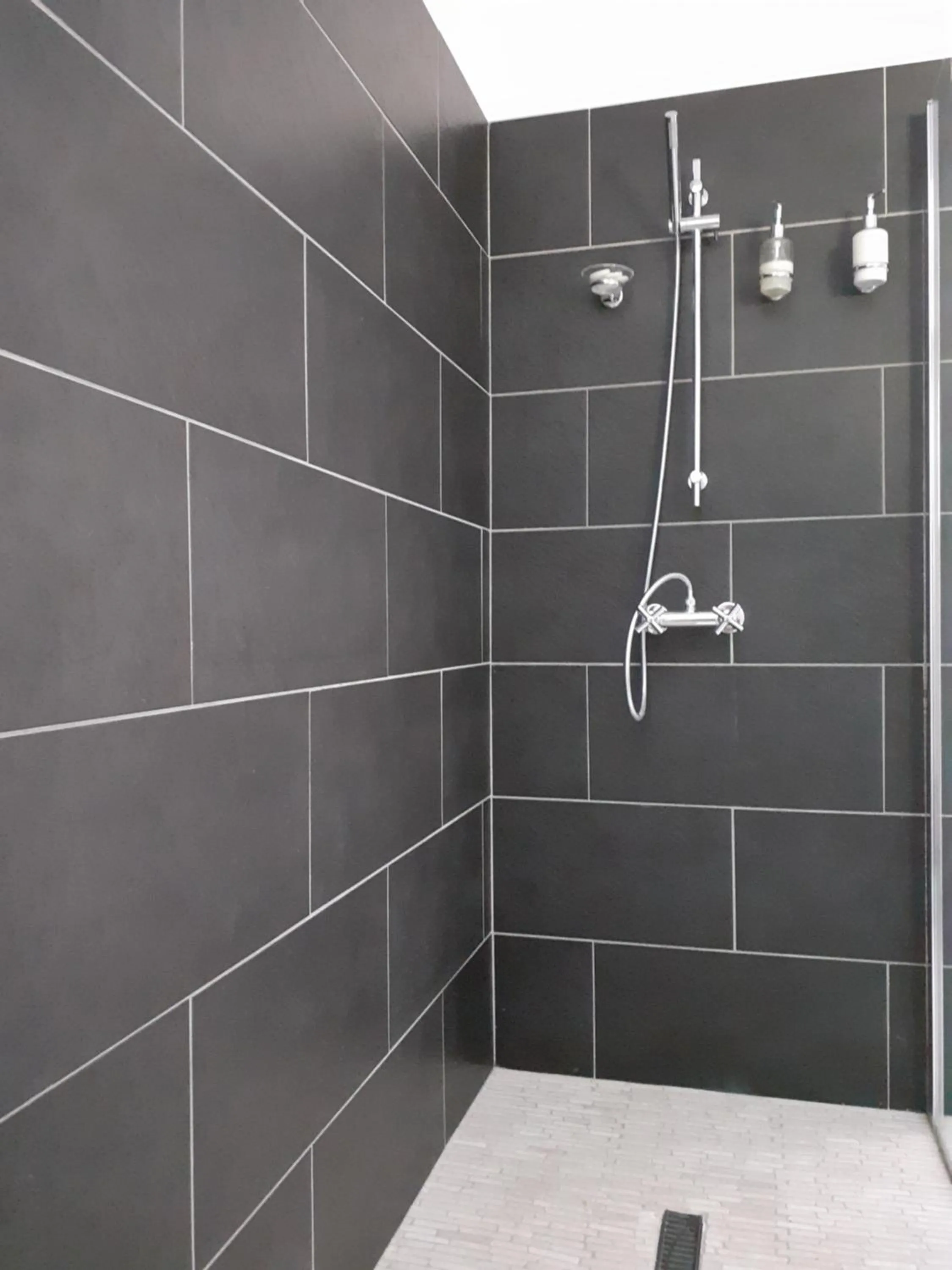 Shower in ESCAPADE AU COEUR DE LA RIVIERA BRETONNE
